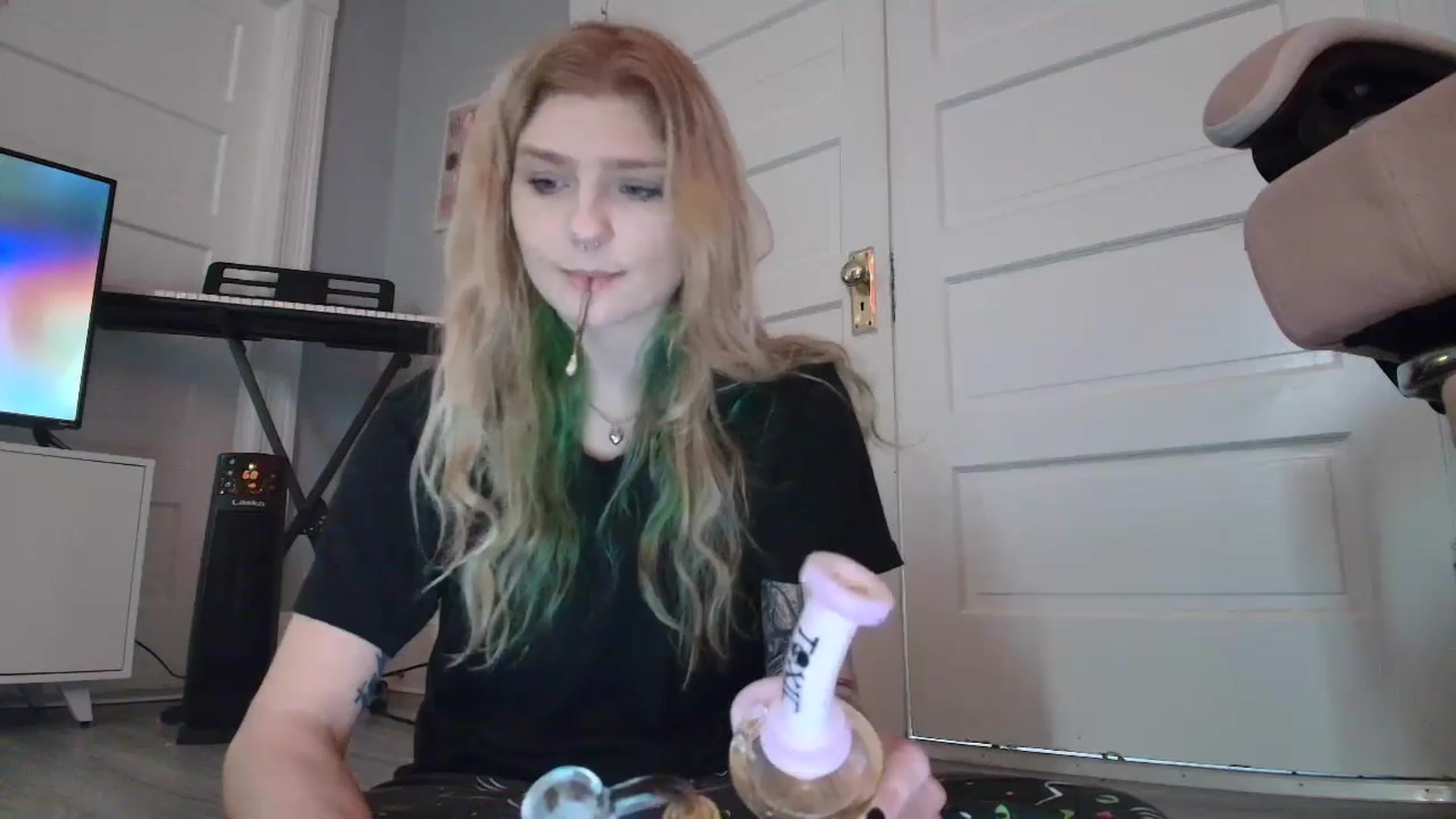 Gallery image thumbnail from DuckChan0's myfreecams stream on, 02/19/2026, 14:02 image 16 of 20