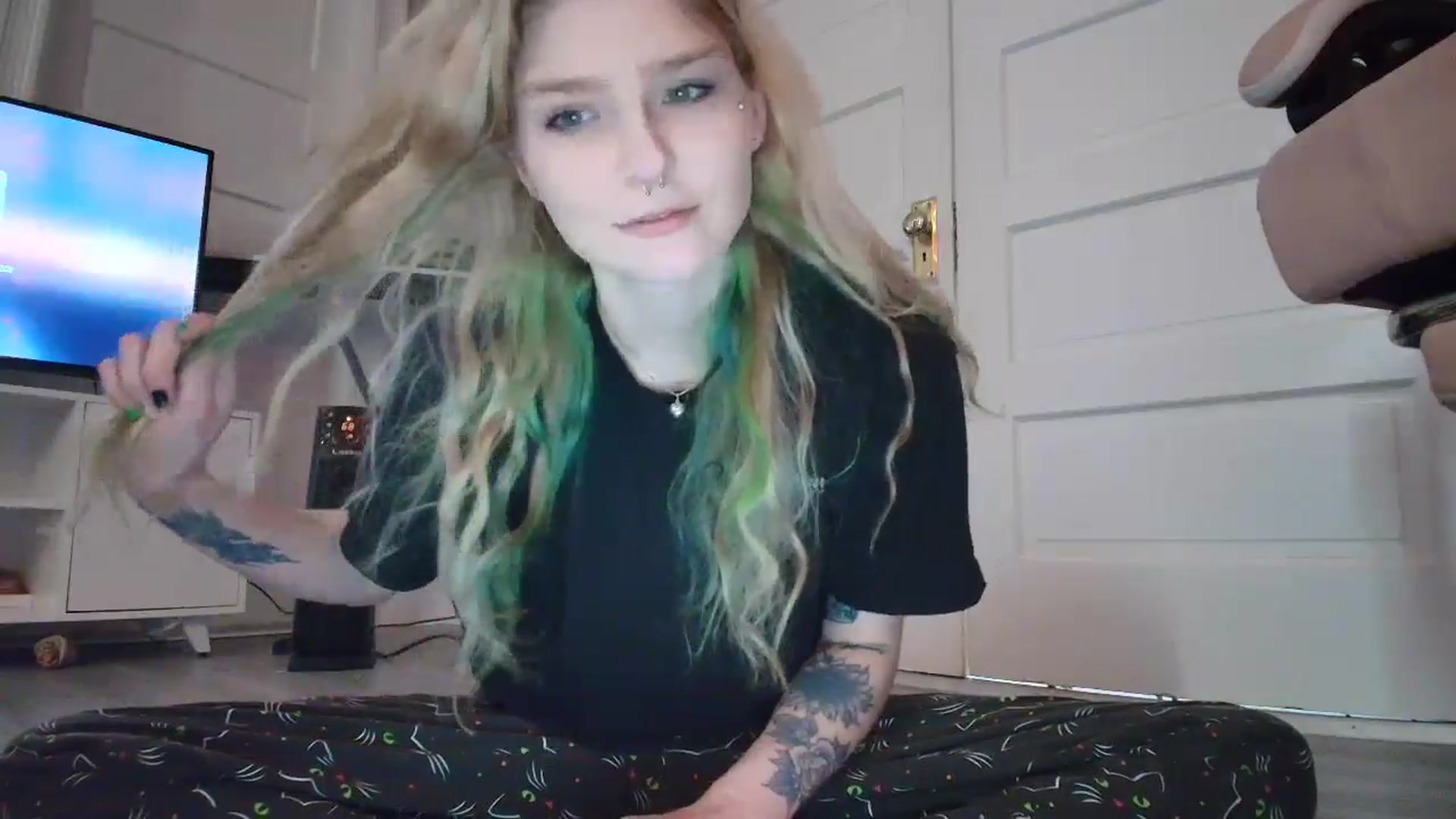 Gallery image thumbnail from DuckChan0's myfreecams stream on, 02/19/2026, 14:02 image 4 of 20
