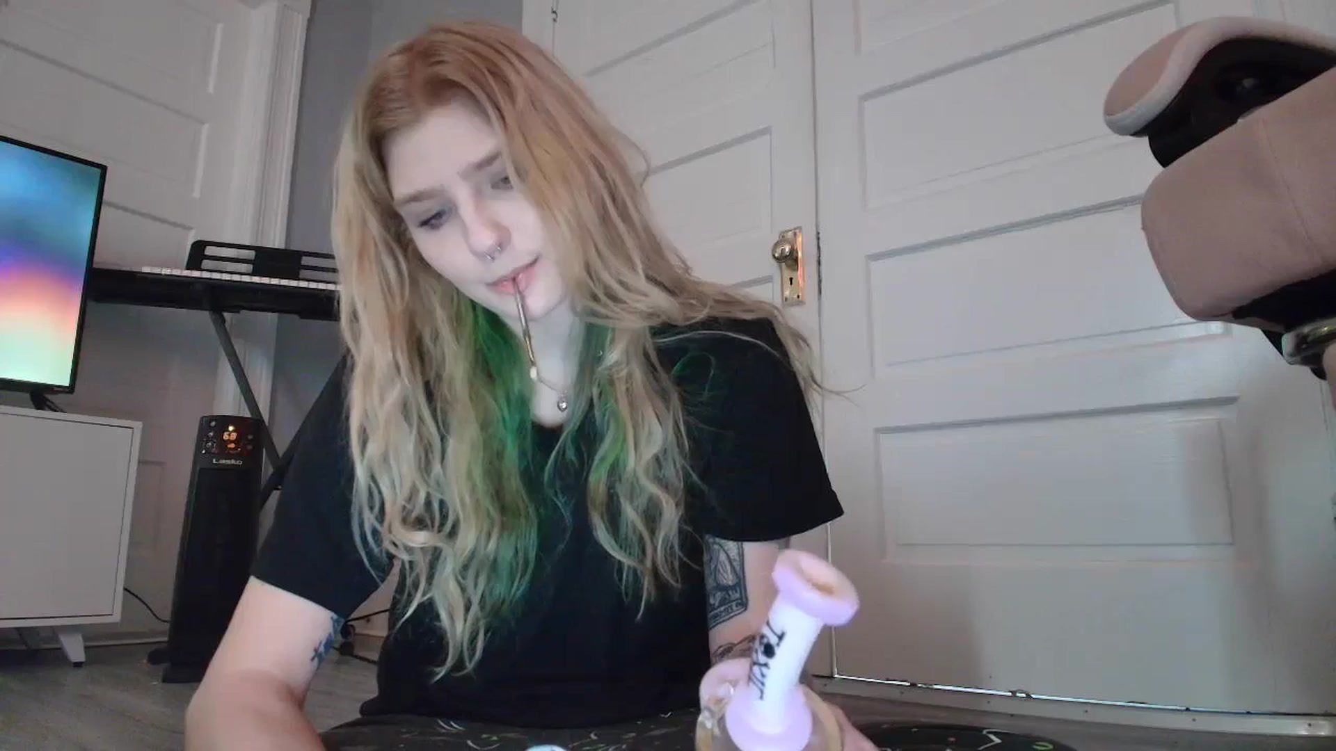 Gallery image thumbnail from DuckChan0's myfreecams stream on, 02/19/2026, 14:02 image 17 of 20