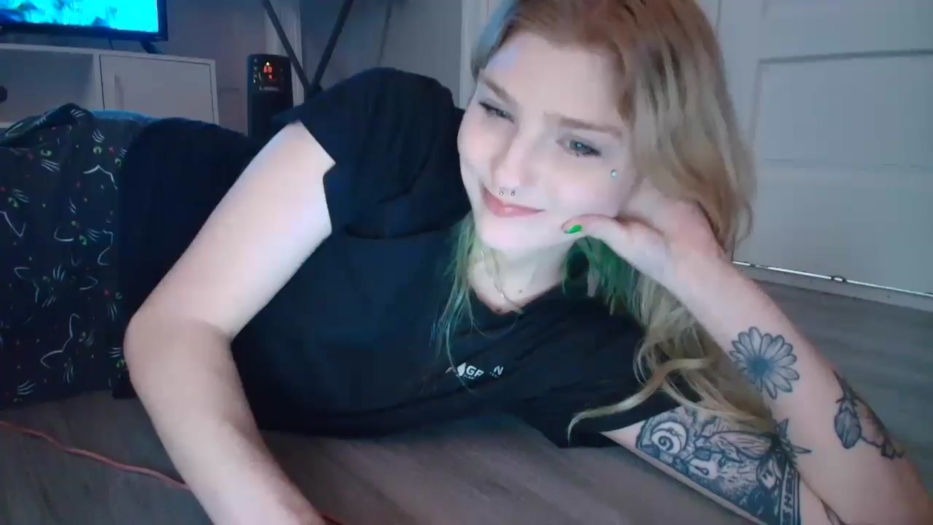Gallery image thumbnail from DuckChan0's myfreecams stream on, 02/19/2026, 14:19 image 1 of 20