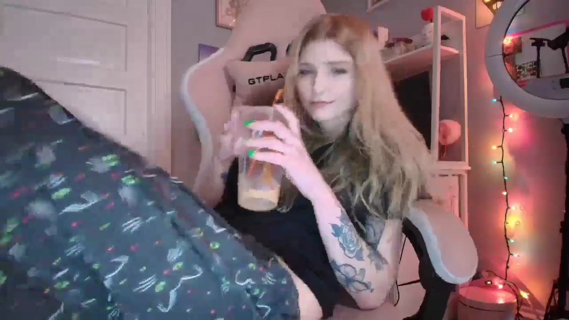 Gallery image thumbnail from DuckChan0's myfreecams stream on, 02/19/2026, 14:55 image 16 of 20