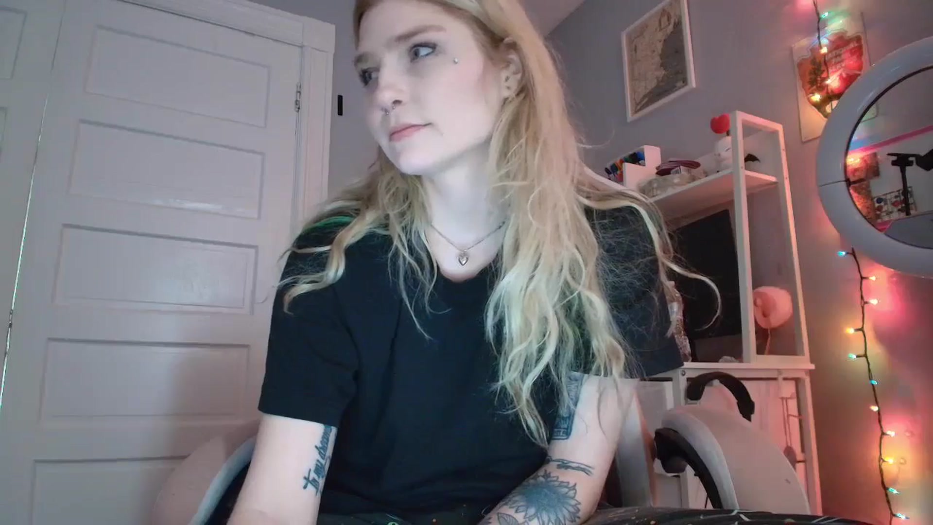 Gallery image thumbnail from DuckChan0's myfreecams stream on, 02/19/2026, 14:55 image 11 of 20