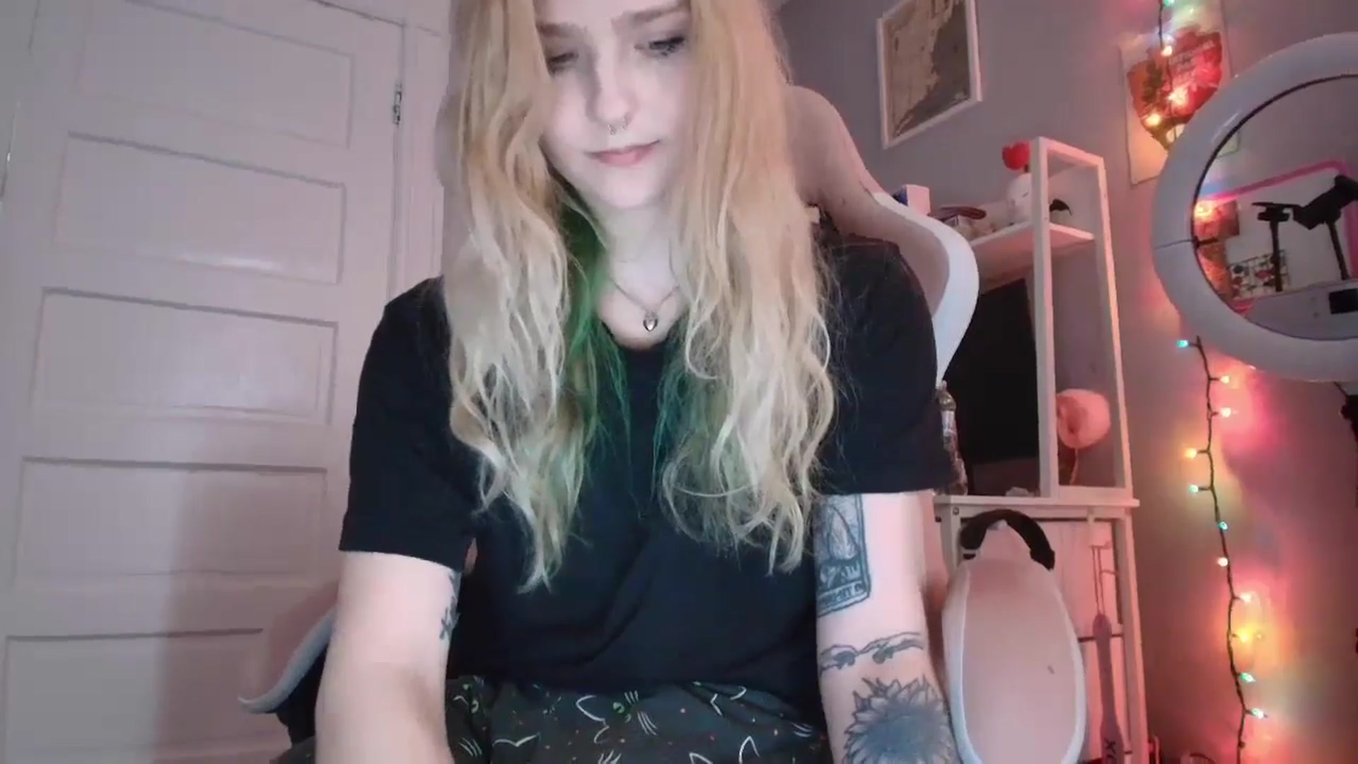 Gallery image thumbnail from DuckChan0's myfreecams stream on, 02/19/2026, 14:55 image 17 of 20