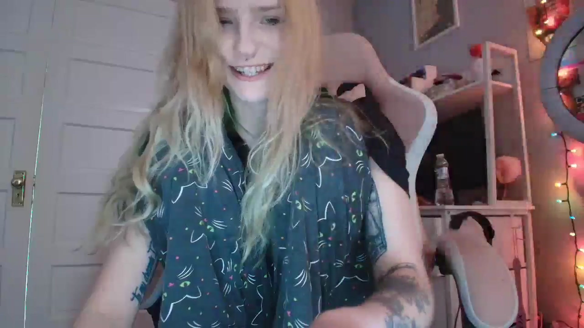 Gallery image thumbnail from DuckChan0's myfreecams stream on, 02/19/2026, 14:55 image 8 of 20