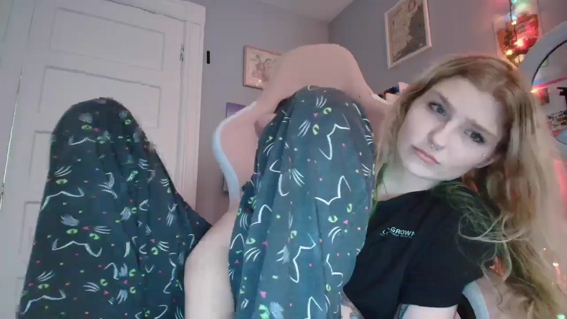 Gallery image thumbnail from DuckChan0's myfreecams stream on, 02/19/2026, 14:55 image 2 of 20