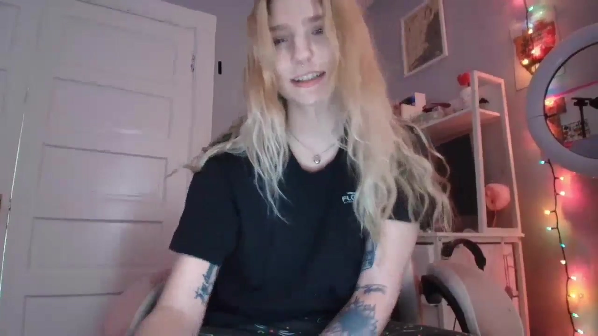 Gallery image thumbnail from DuckChan0's myfreecams stream on, 02/19/2026, 14:55 image 10 of 20