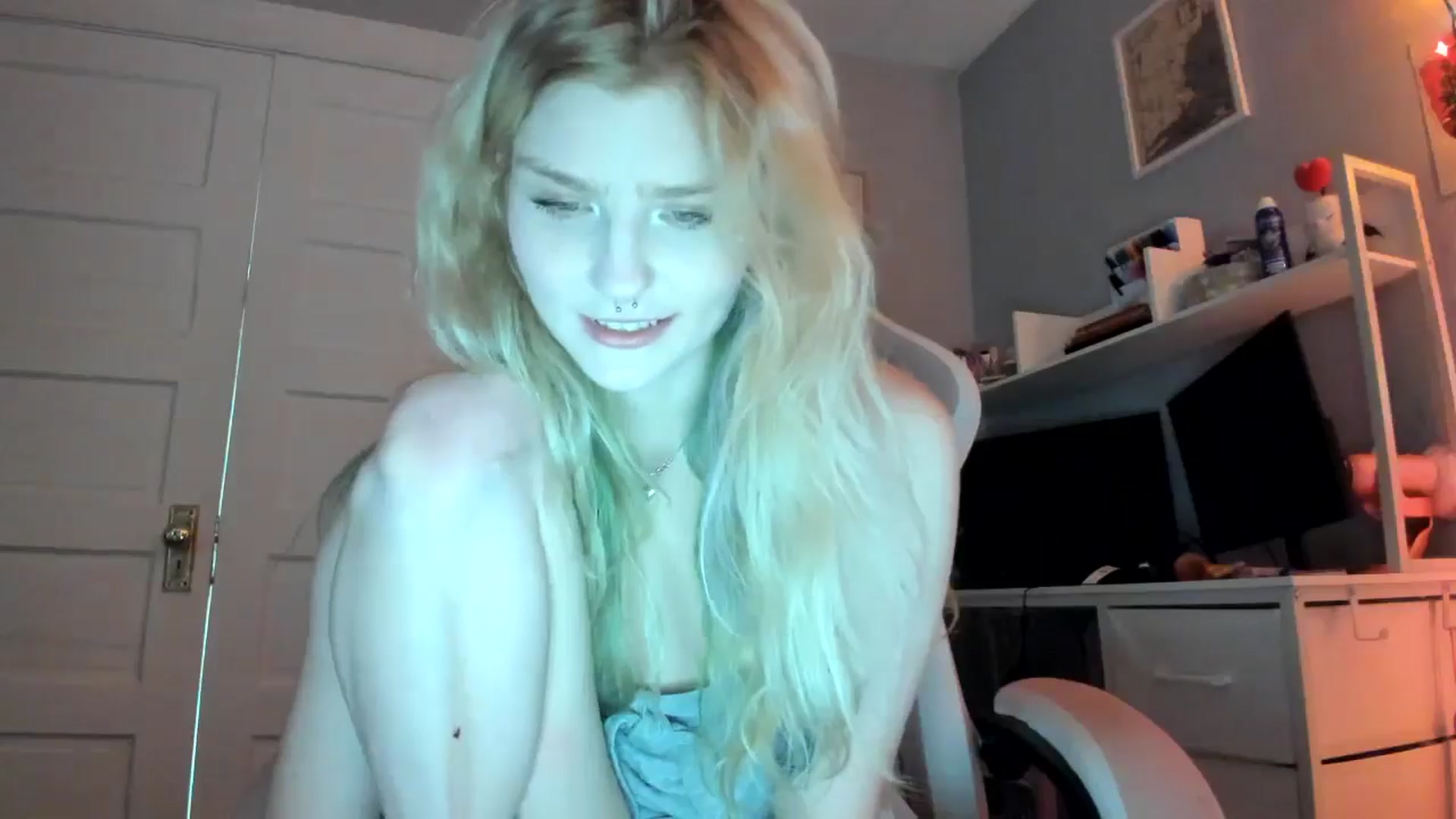 Gallery image thumbnail from DuckChan0's myfreecams stream on, 02/21/2026, 19:22 image 16 of 20