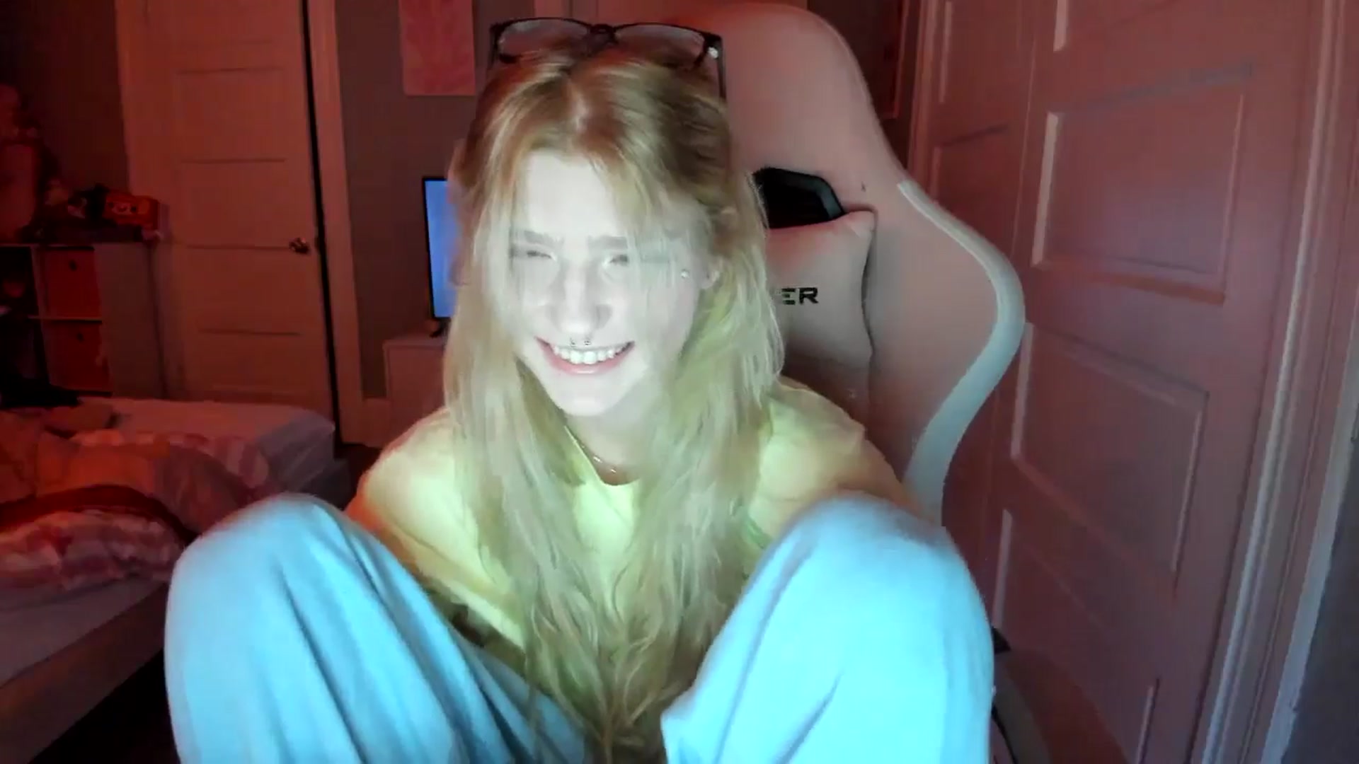 Gallery image thumbnail from DuckChan0's myfreecams stream on, 02/24/2026, 23:43 image 11 of 20