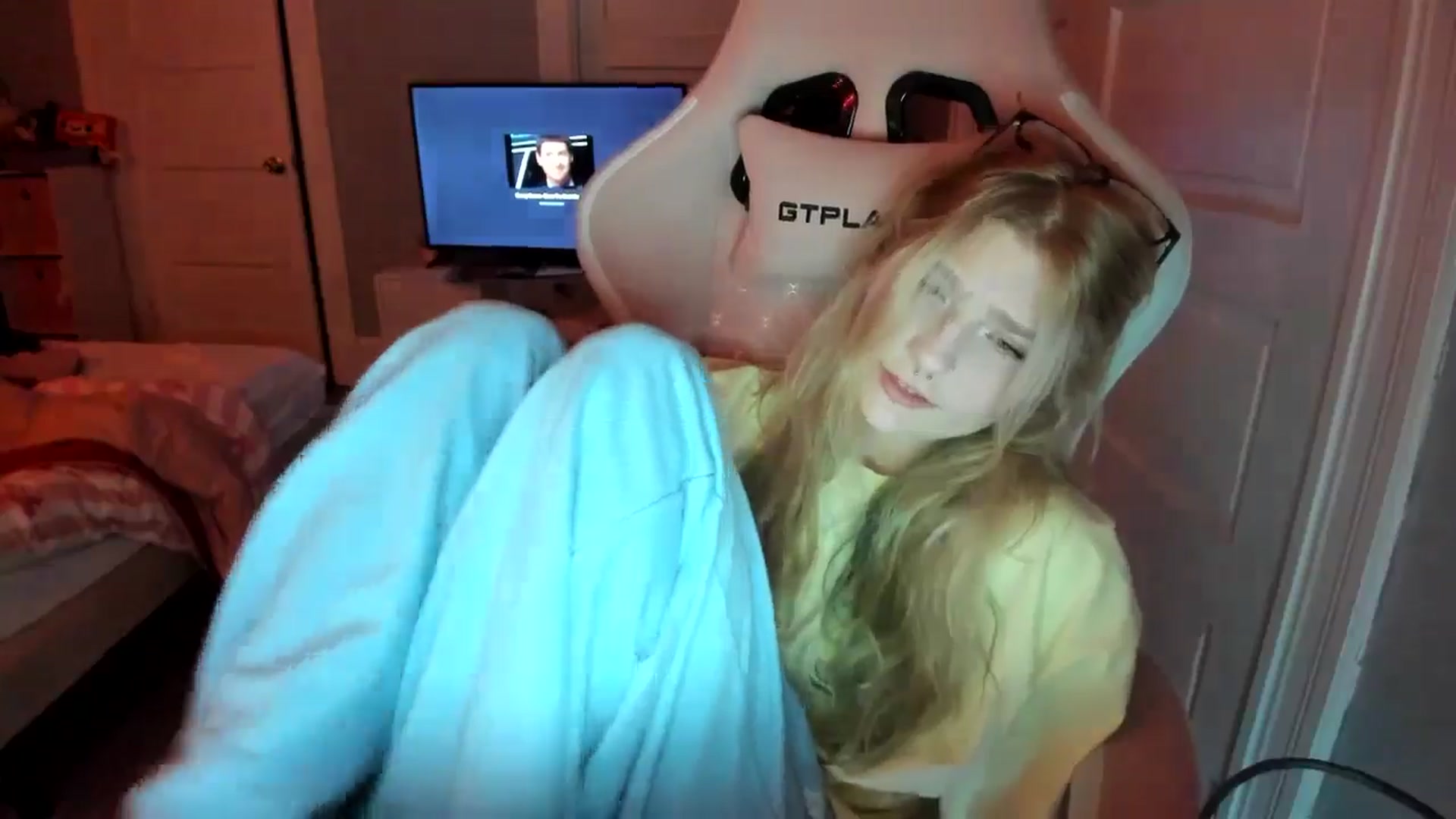 Gallery image thumbnail from DuckChan0's myfreecams stream on, 02/24/2026, 23:43 image 13 of 20