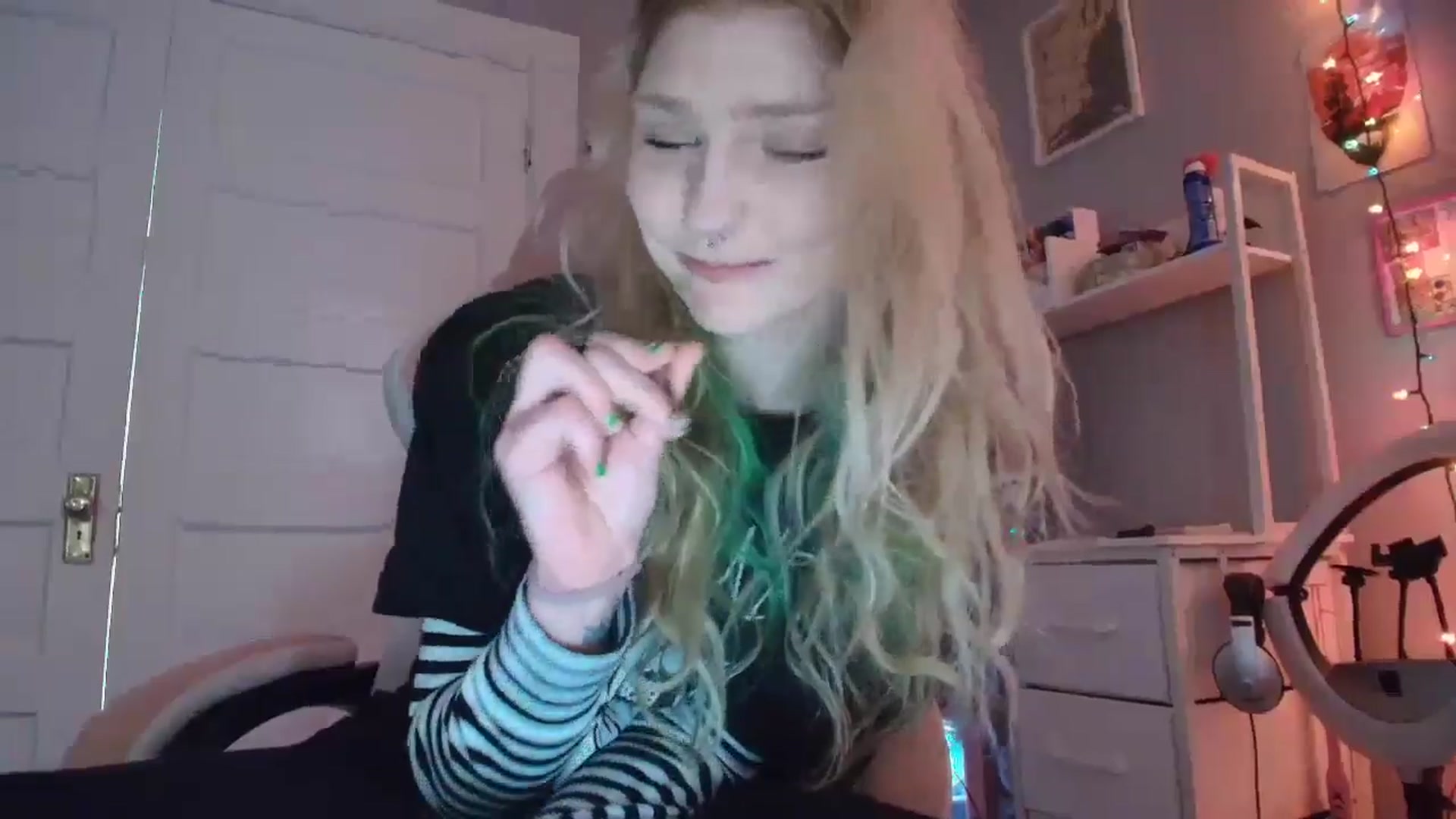 Gallery image thumbnail from DuckChan0's myfreecams stream on, 02/27/2026, 18:06 image 7 of 20