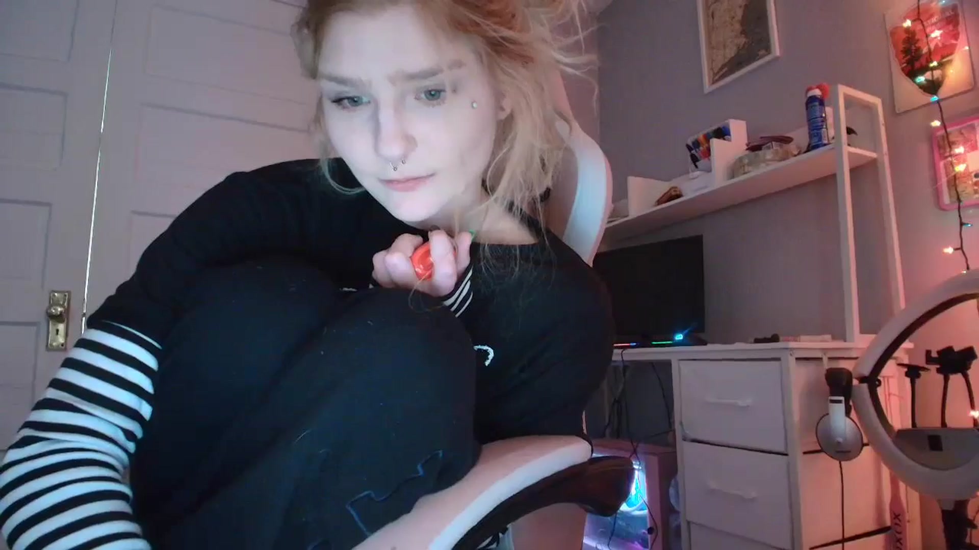 Gallery image thumbnail from DuckChan0's myfreecams stream on, 02/27/2026, 18:06 image 4 of 20