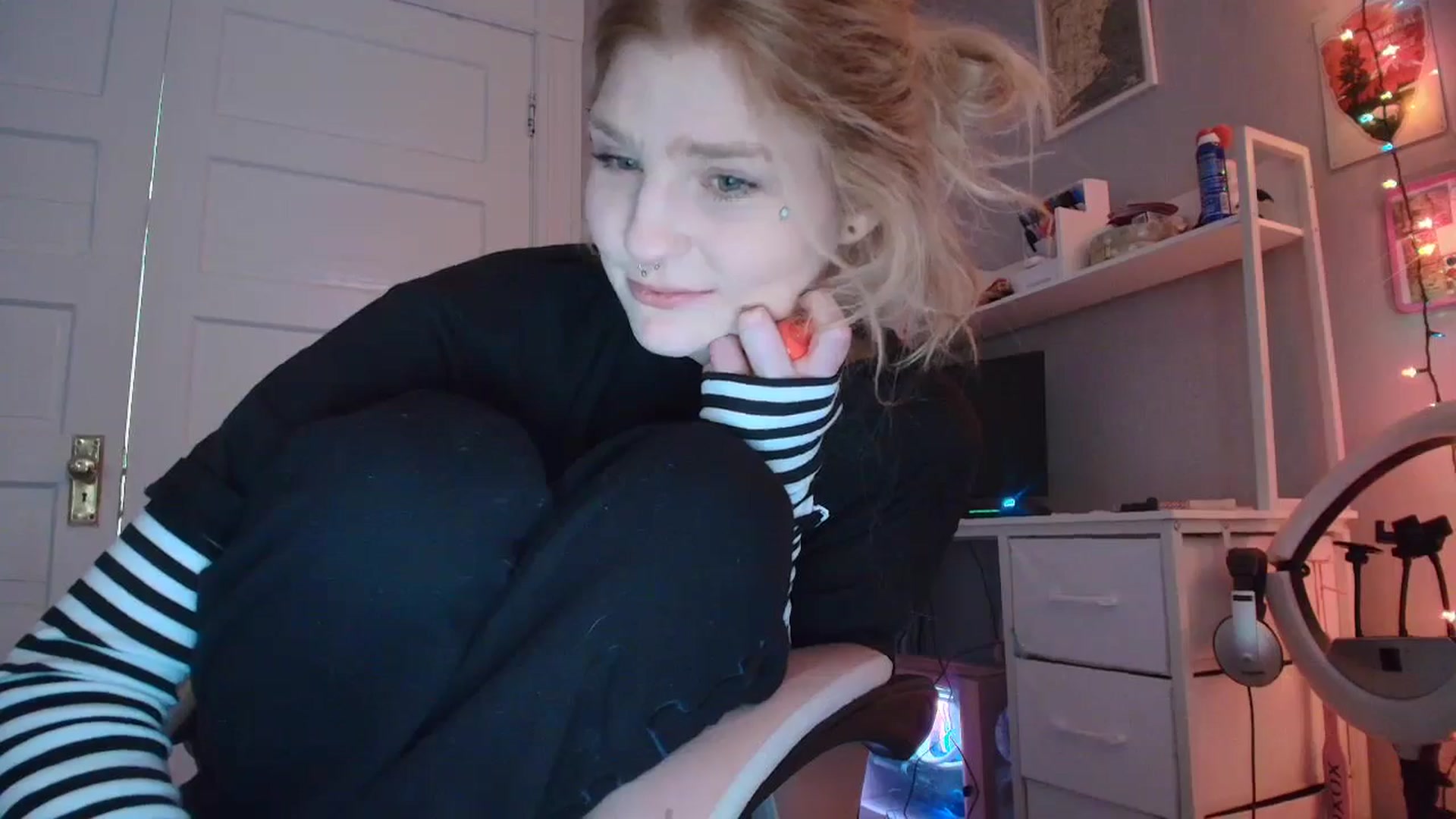 Gallery image thumbnail from DuckChan0's myfreecams stream on, 02/27/2026, 18:06 image 3 of 20