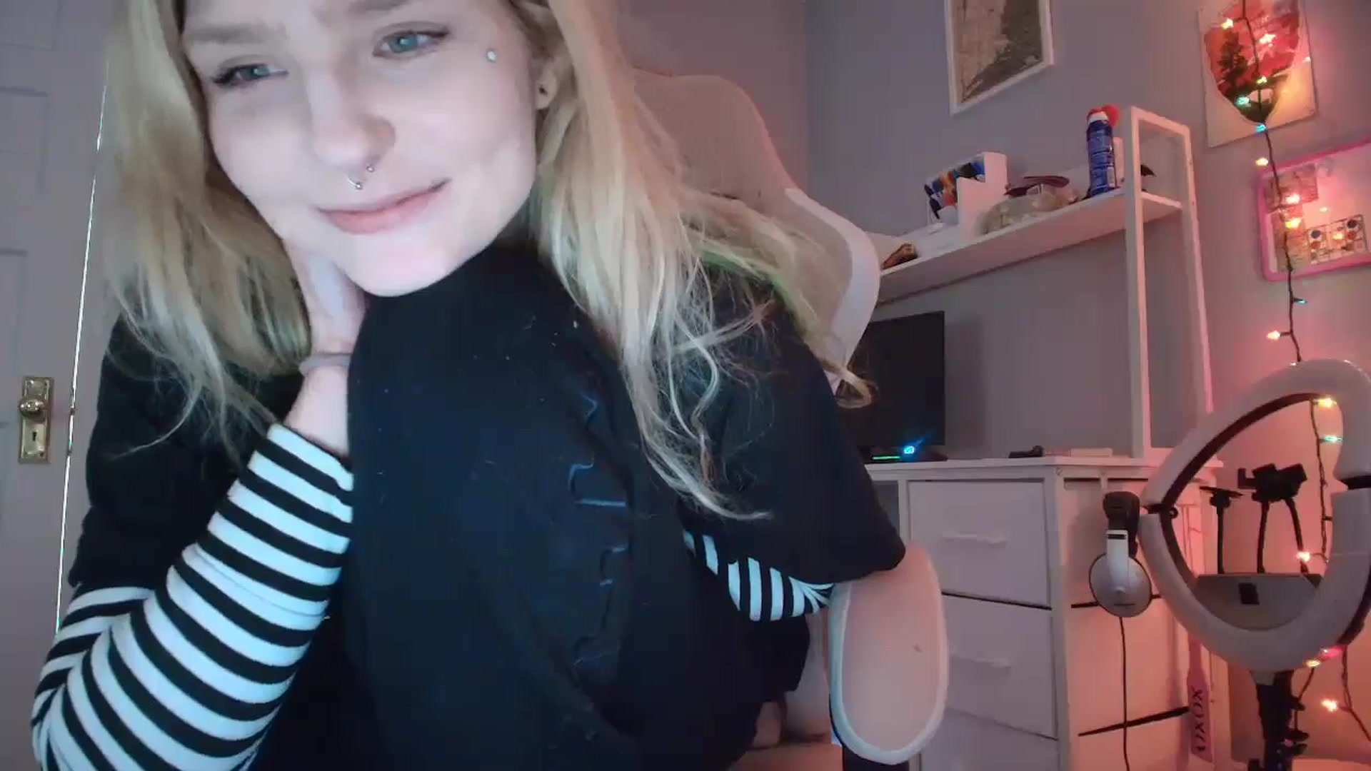 Gallery image thumbnail from DuckChan0's myfreecams stream on, 02/27/2026, 18:06 image 13 of 20