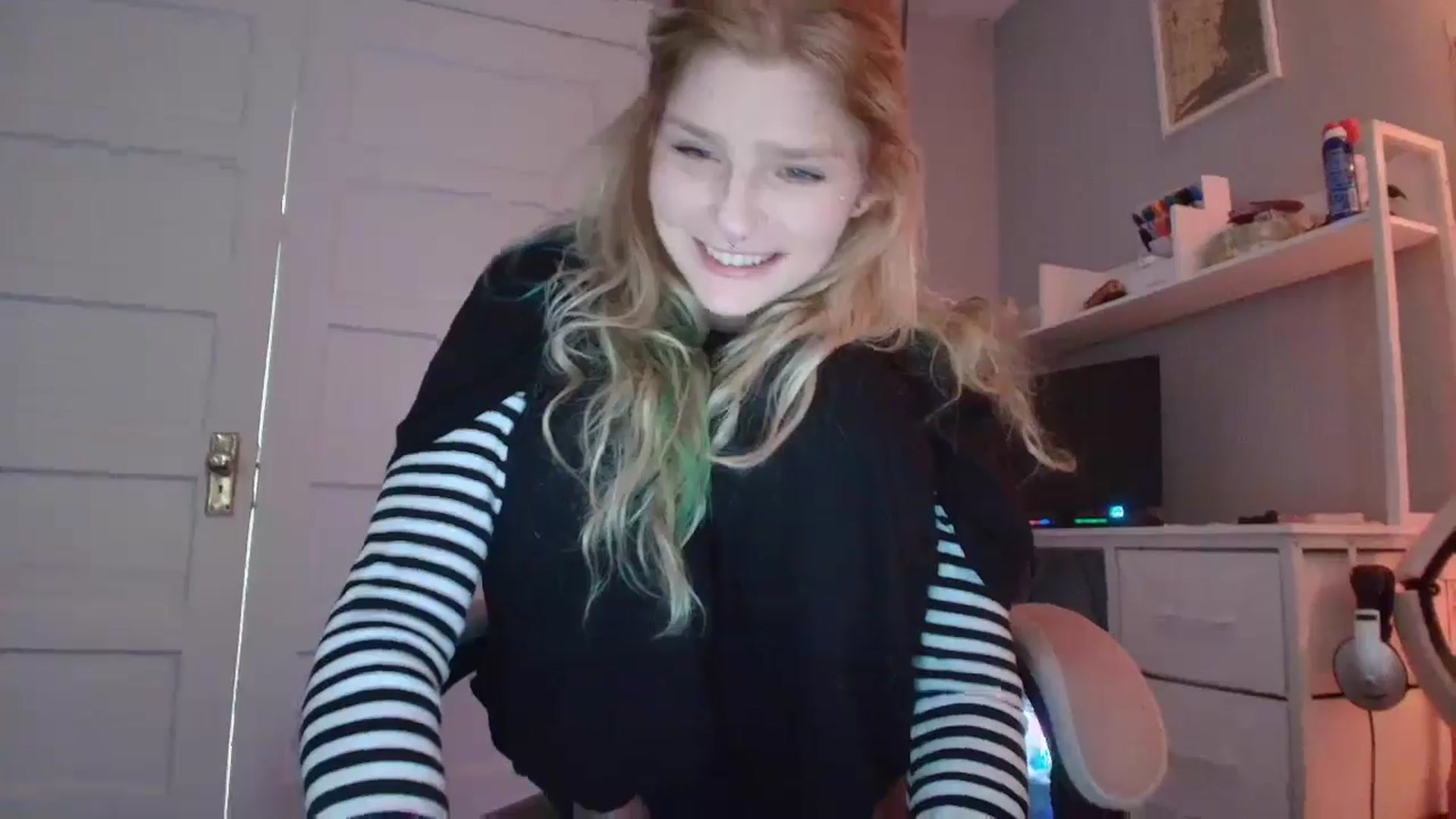 Gallery image thumbnail from DuckChan0's myfreecams stream on, 02/27/2026, 18:06 image 17 of 20