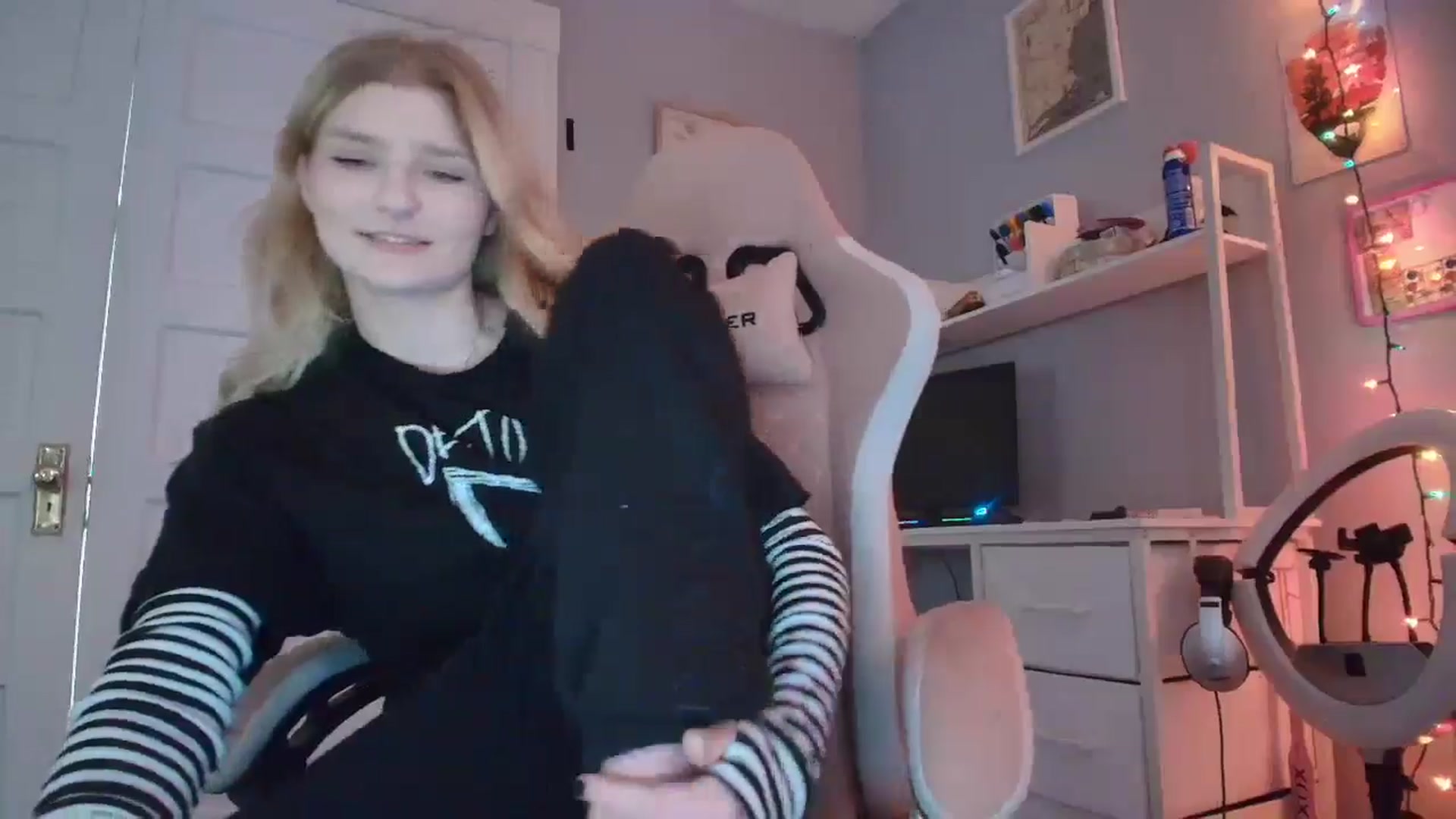 Gallery image thumbnail from DuckChan0's myfreecams stream on, 02/27/2026, 18:06 image 12 of 20