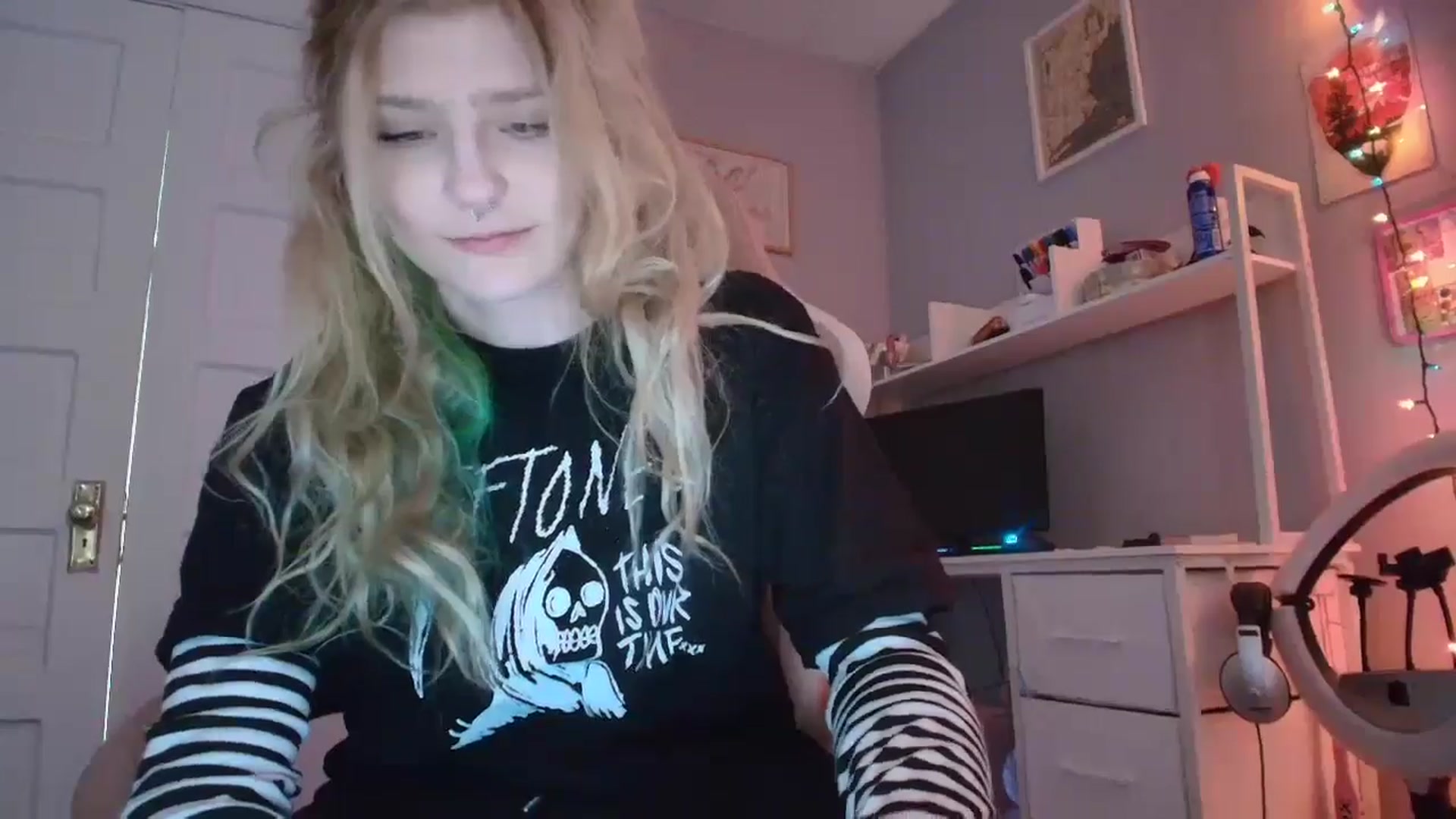 Gallery image thumbnail from DuckChan0's myfreecams stream on, 02/27/2026, 18:06 image 5 of 20