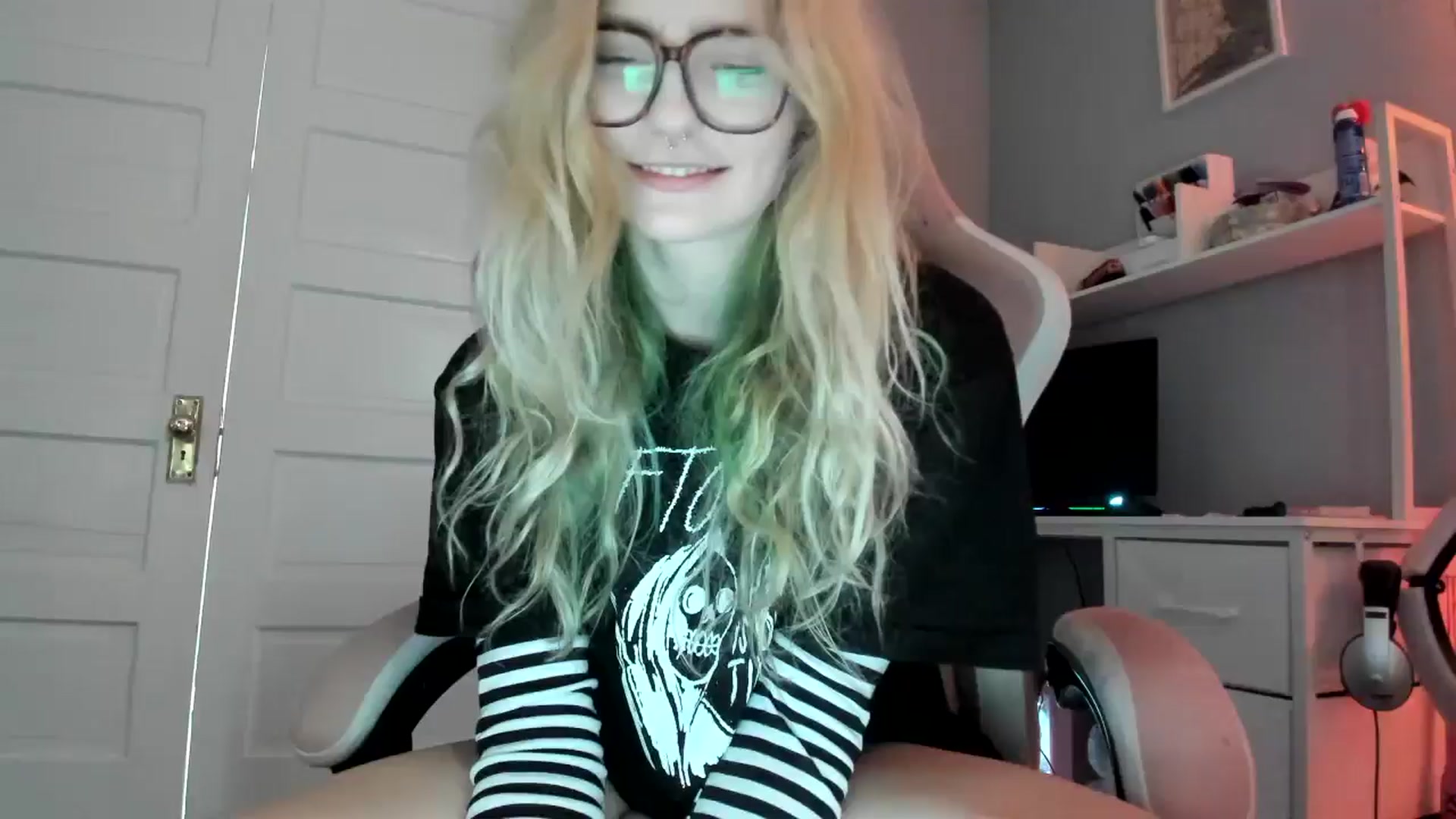 Gallery image thumbnail from DuckChan0's myfreecams stream on, 02/27/2026, 18:39 image 2 of 20
