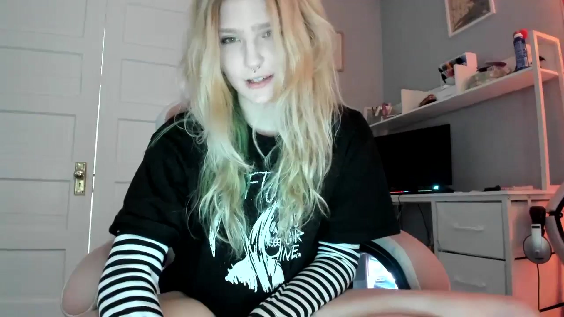 Gallery image thumbnail from DuckChan0's myfreecams stream on, 02/27/2026, 18:39 image 19 of 20
