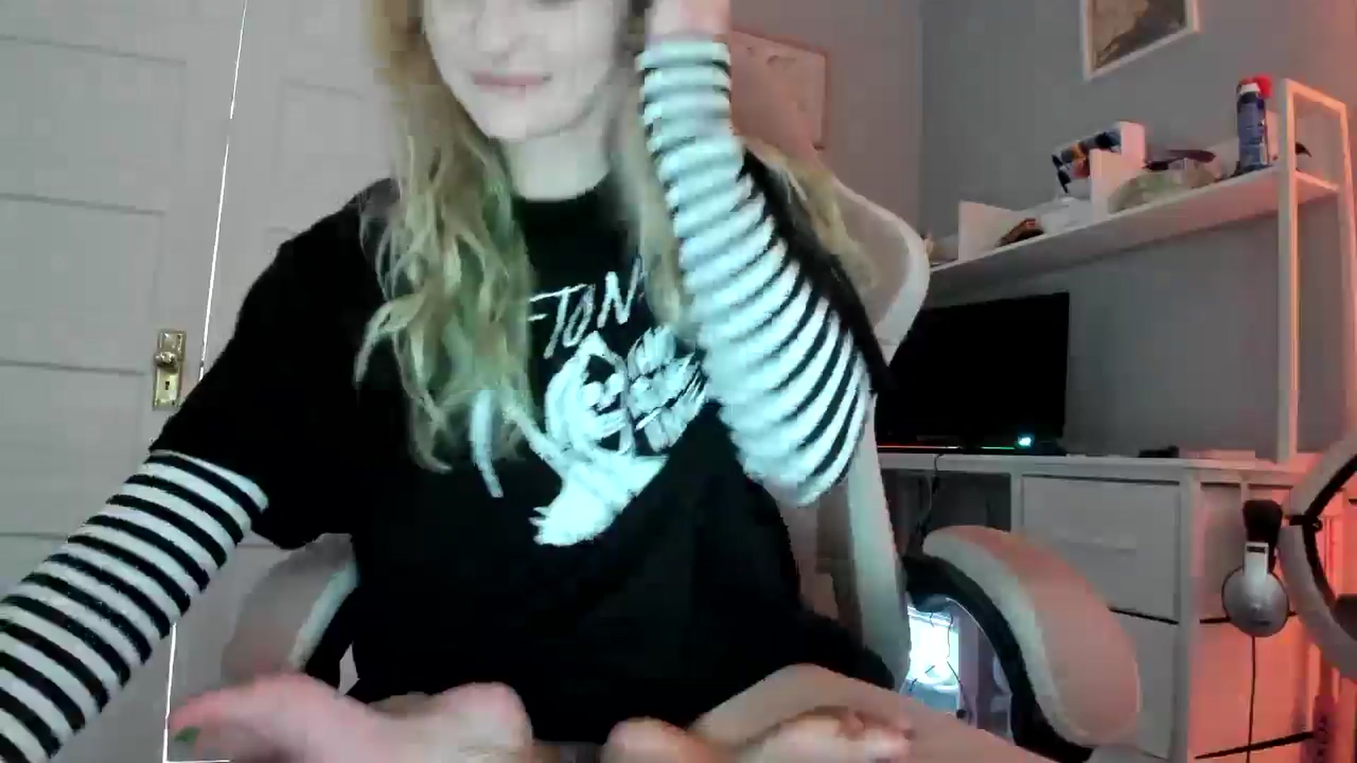 Gallery image thumbnail from DuckChan0's myfreecams stream on, 02/27/2026, 18:39 image 13 of 20