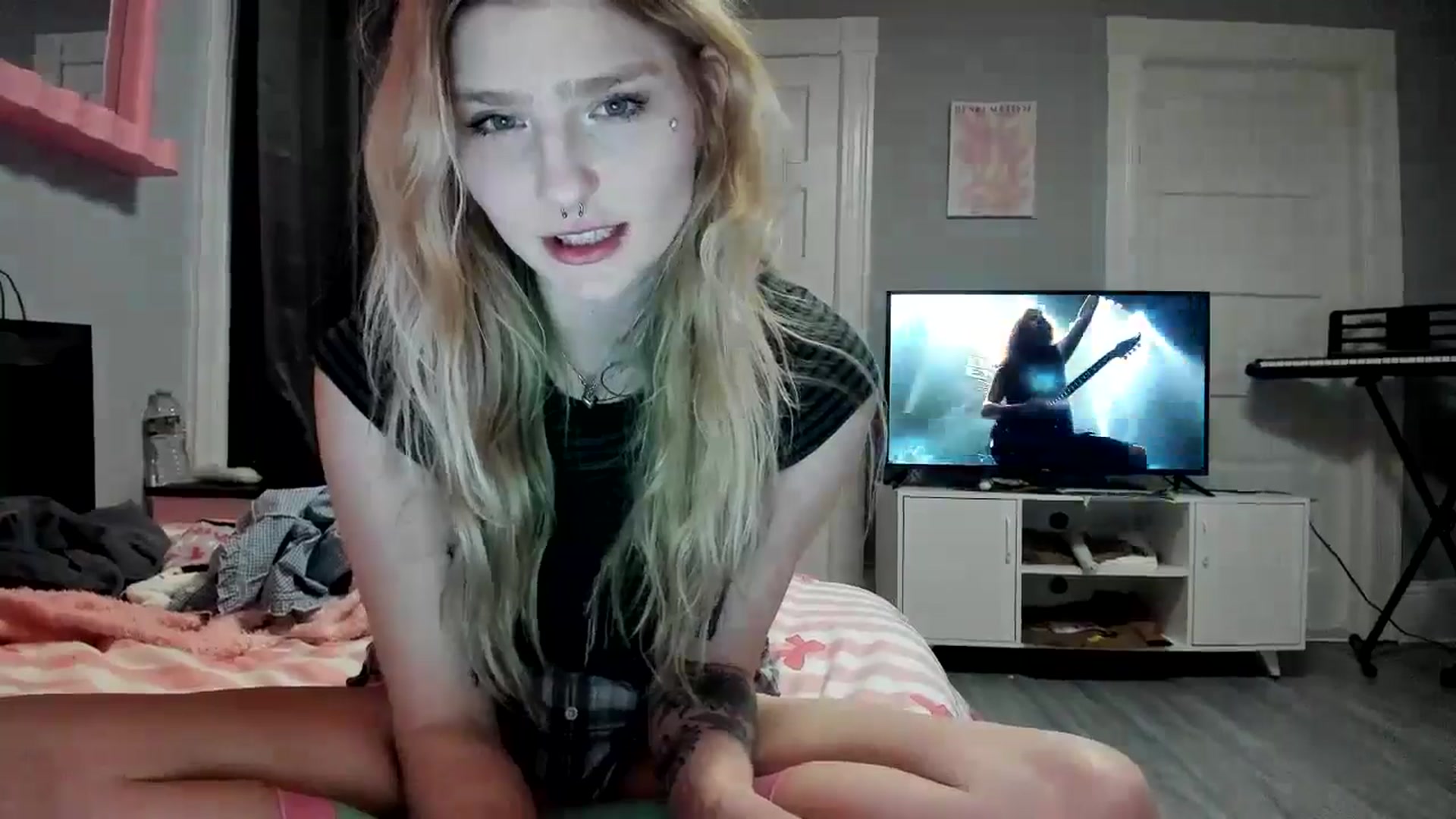 Gallery image thumbnail from DuckChan0's myfreecams stream on, 03/03/2026, 24:47 image 4 of 20