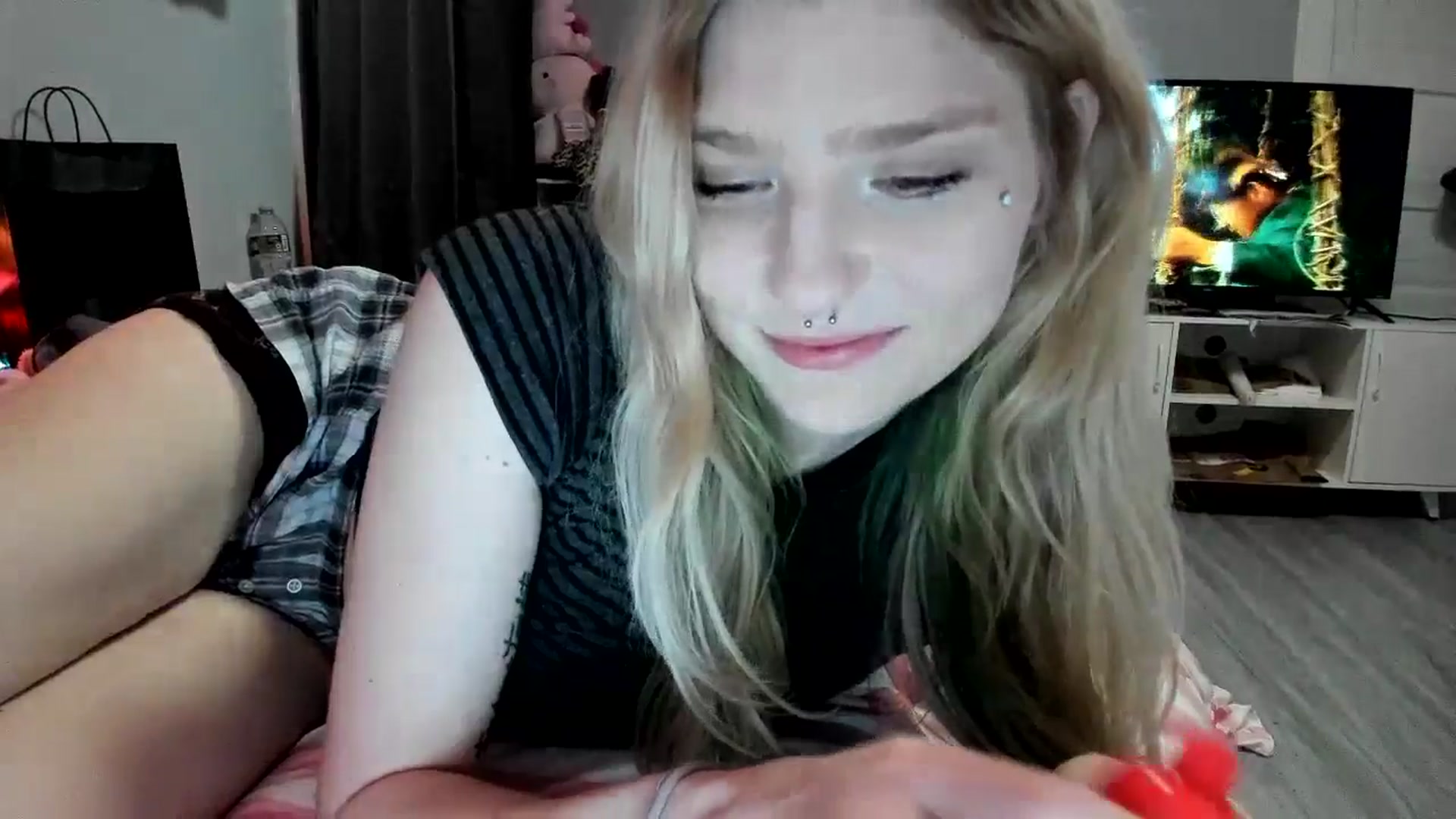 Gallery image thumbnail from DuckChan0's myfreecams stream on, 03/03/2026, 24:47 image 19 of 20