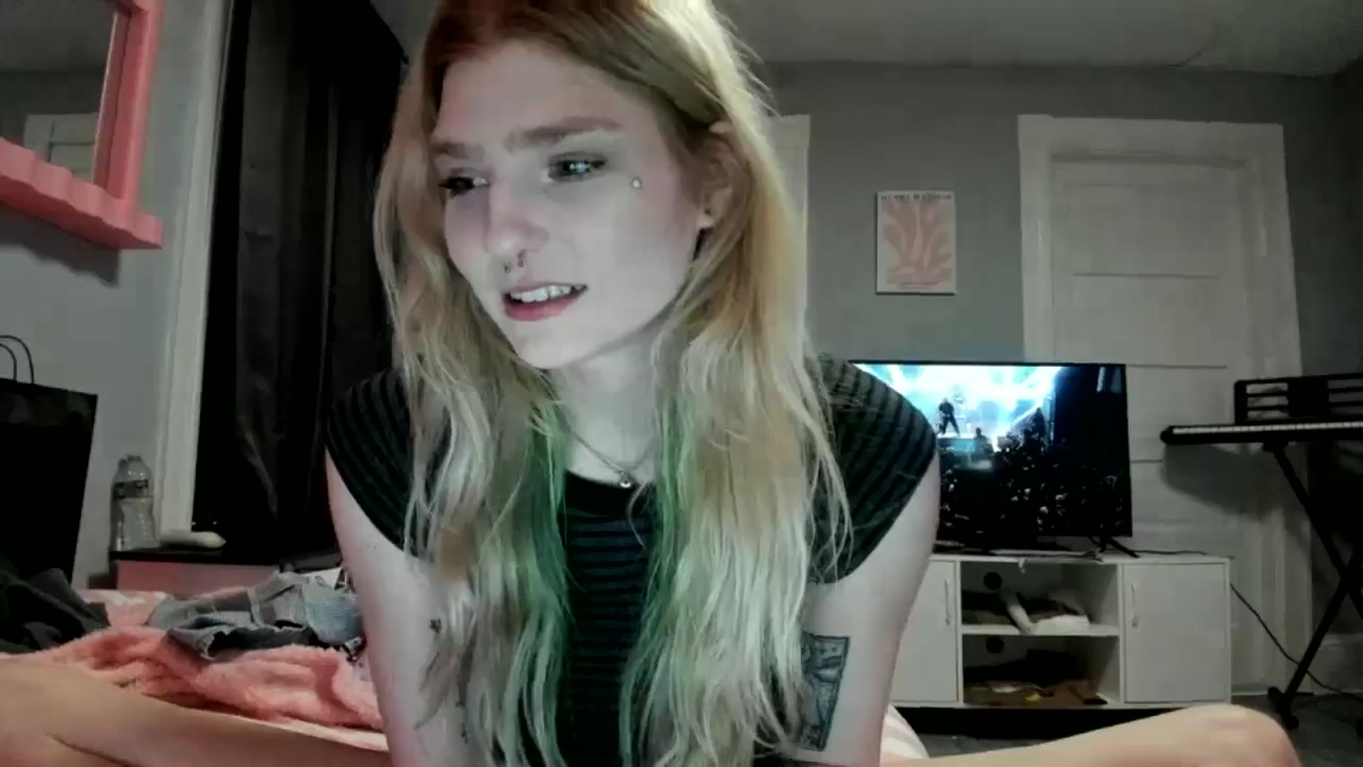 Gallery image thumbnail from DuckChan0's myfreecams stream on, 03/03/2026, 24:47 image 2 of 20