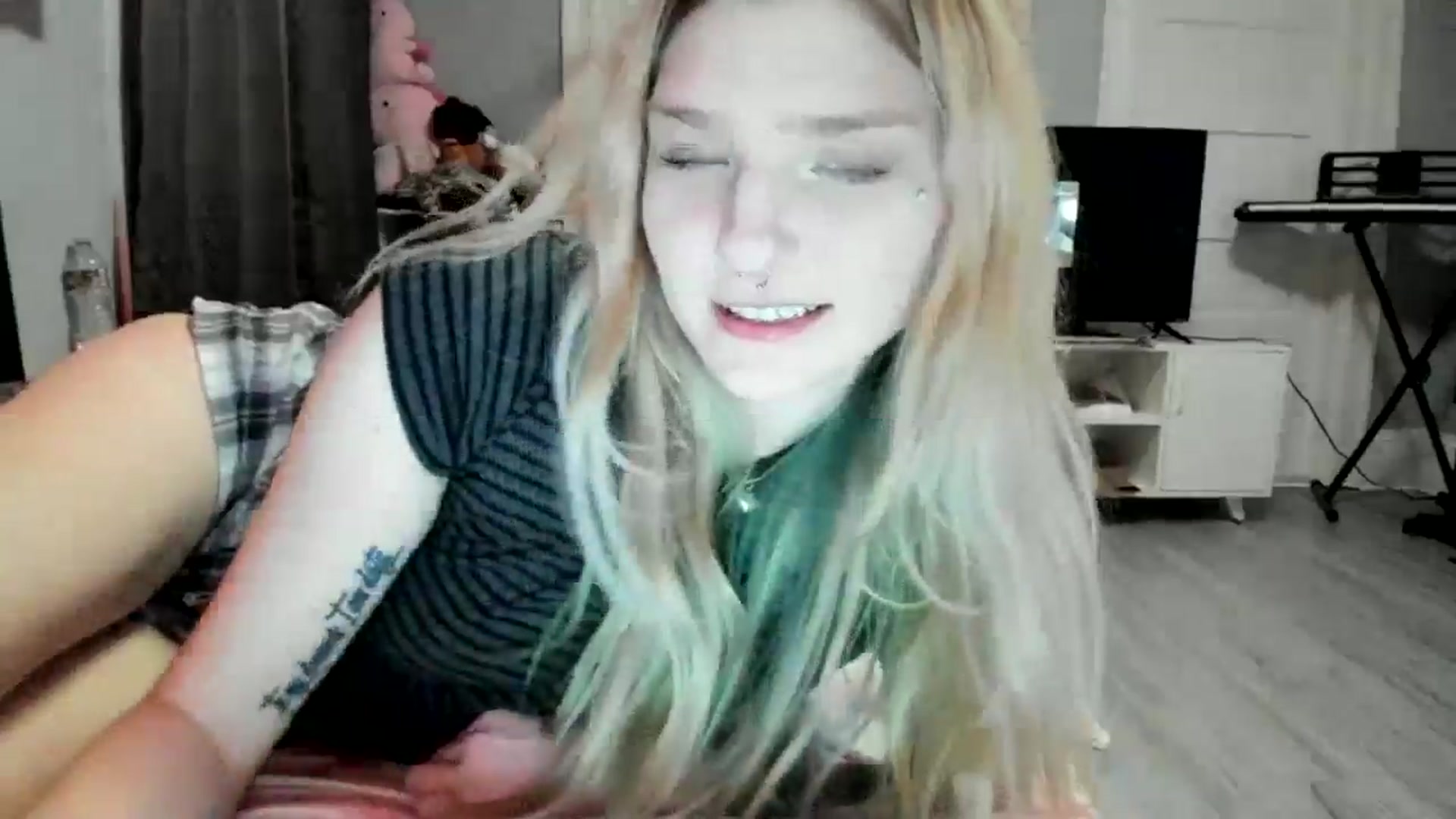 Gallery image thumbnail from DuckChan0's myfreecams stream on, 03/03/2026, 24:47 image 12 of 20