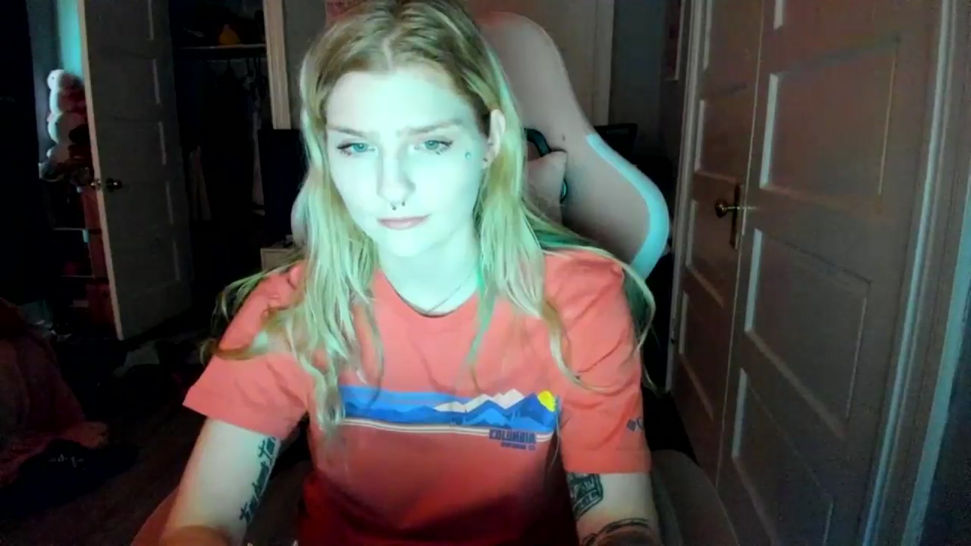 Gallery image thumbnail from DuckChan0's myfreecams stream on, 03/03/2026, 19:59 image 15 of 20
