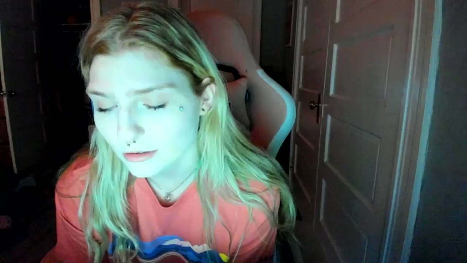 Gallery image thumbnail from DuckChan0's myfreecams stream on, 03/03/2026, 19:59 image 17 of 20