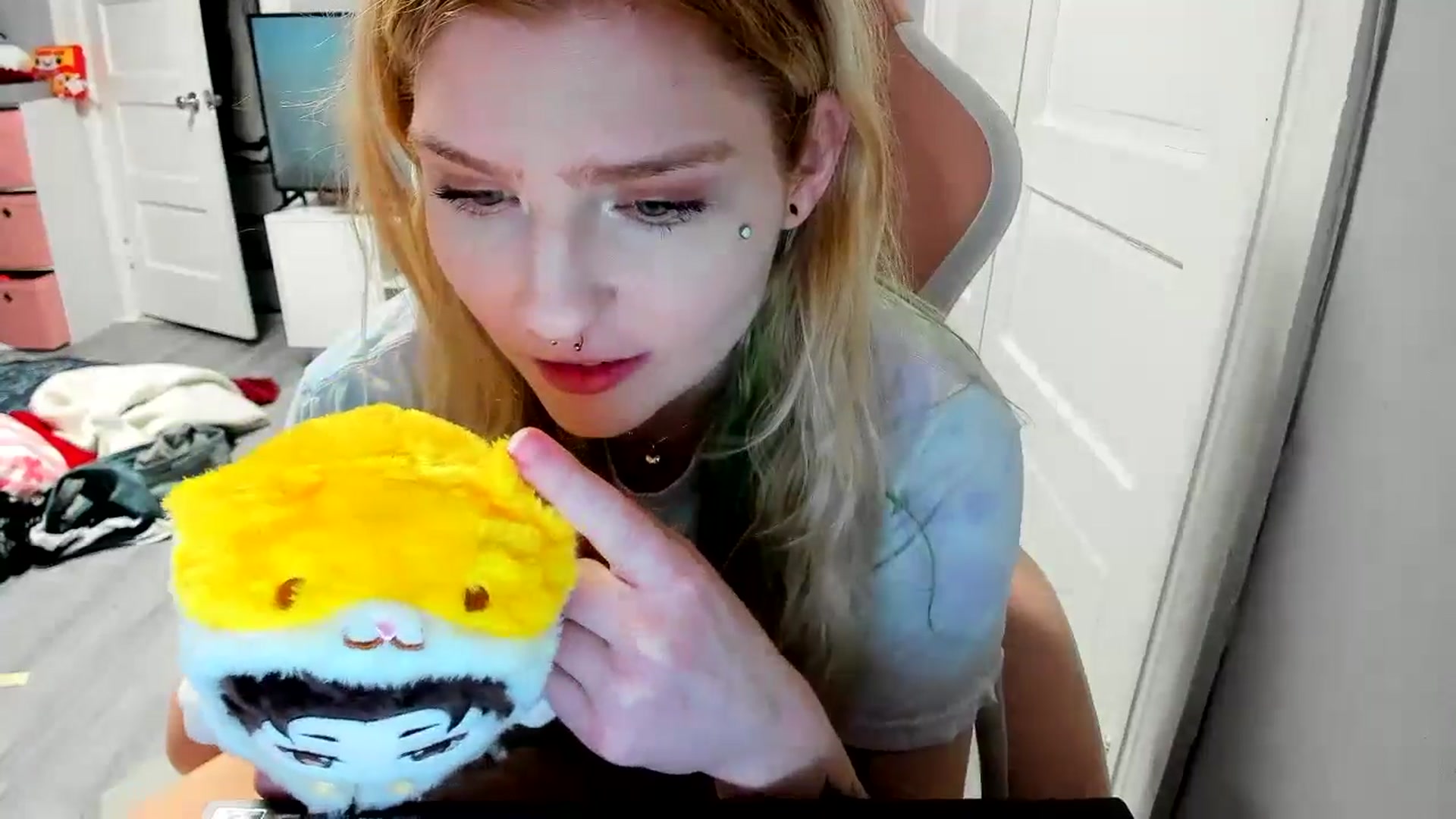 Gallery image thumbnail from DuckChan0's myfreecams stream on, 03/04/2026, 18:29 image 2 of 20