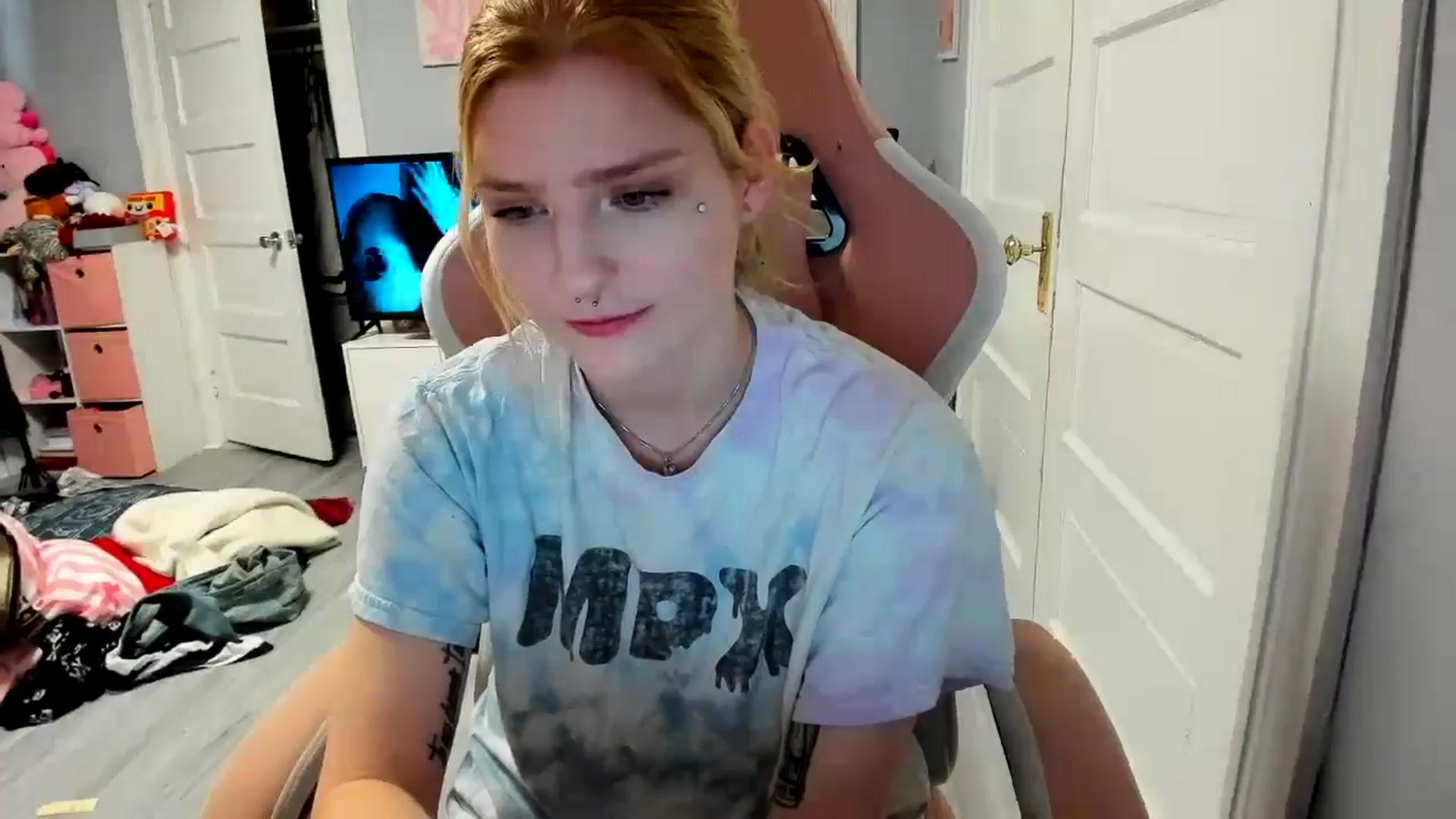 Gallery image thumbnail from DuckChan0's myfreecams stream on, 03/04/2026, 18:29 image 17 of 20