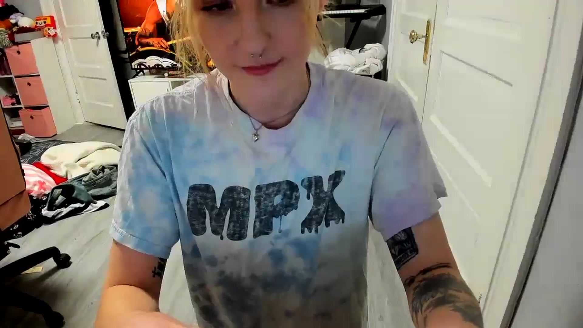 Gallery image thumbnail from DuckChan0's myfreecams stream on, 03/04/2026, 18:29 image 14 of 20