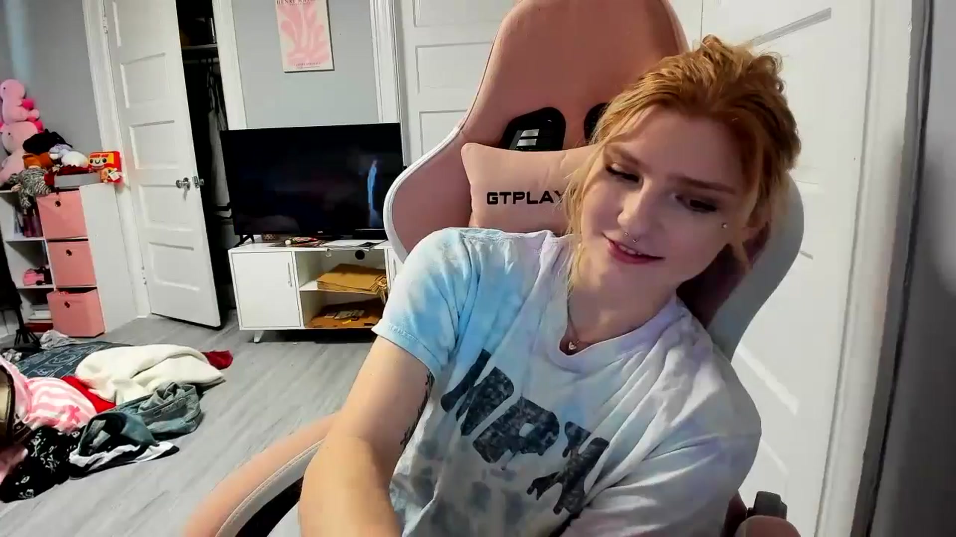 Gallery image thumbnail from DuckChan0's myfreecams stream on, 03/04/2026, 18:29 image 20 of 20