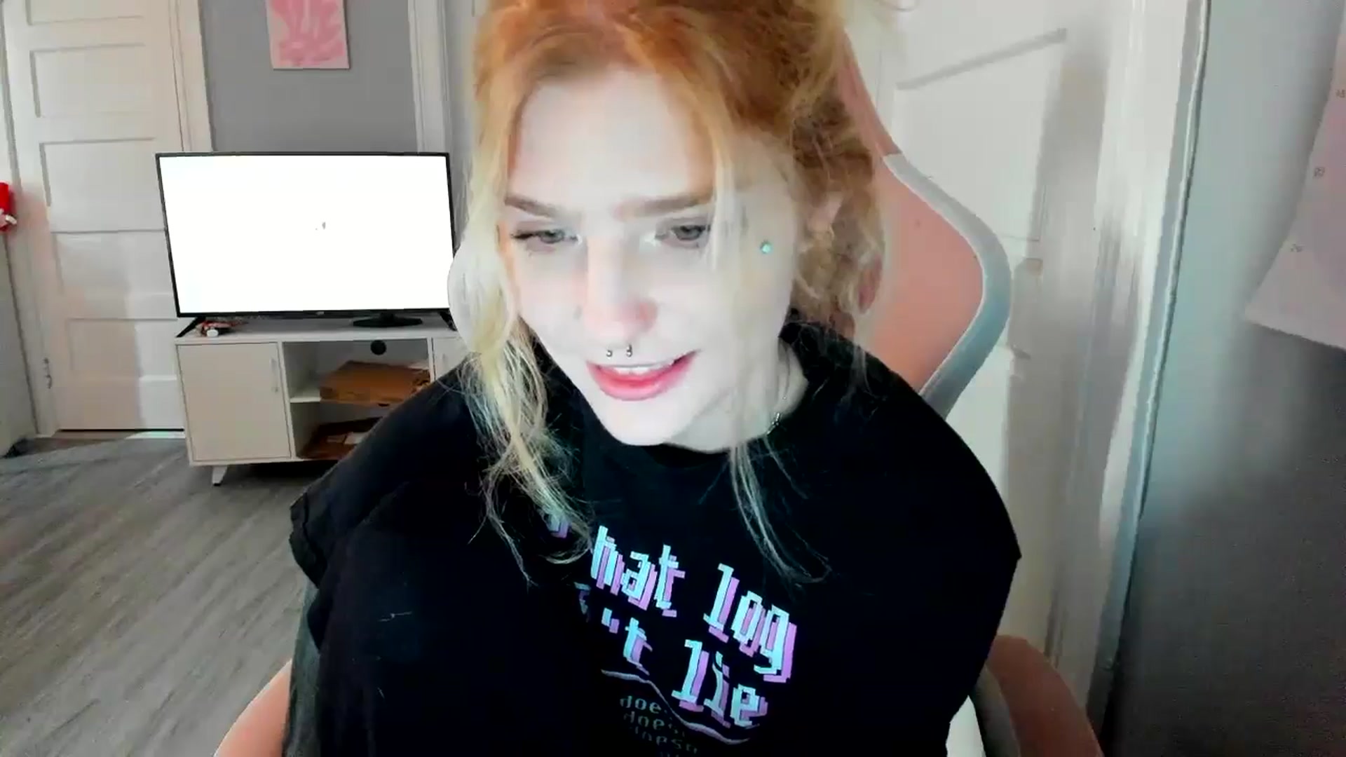 Gallery image thumbnail from DuckChan0's myfreecams stream on, 03/05/2026, 18:09 image 11 of 20