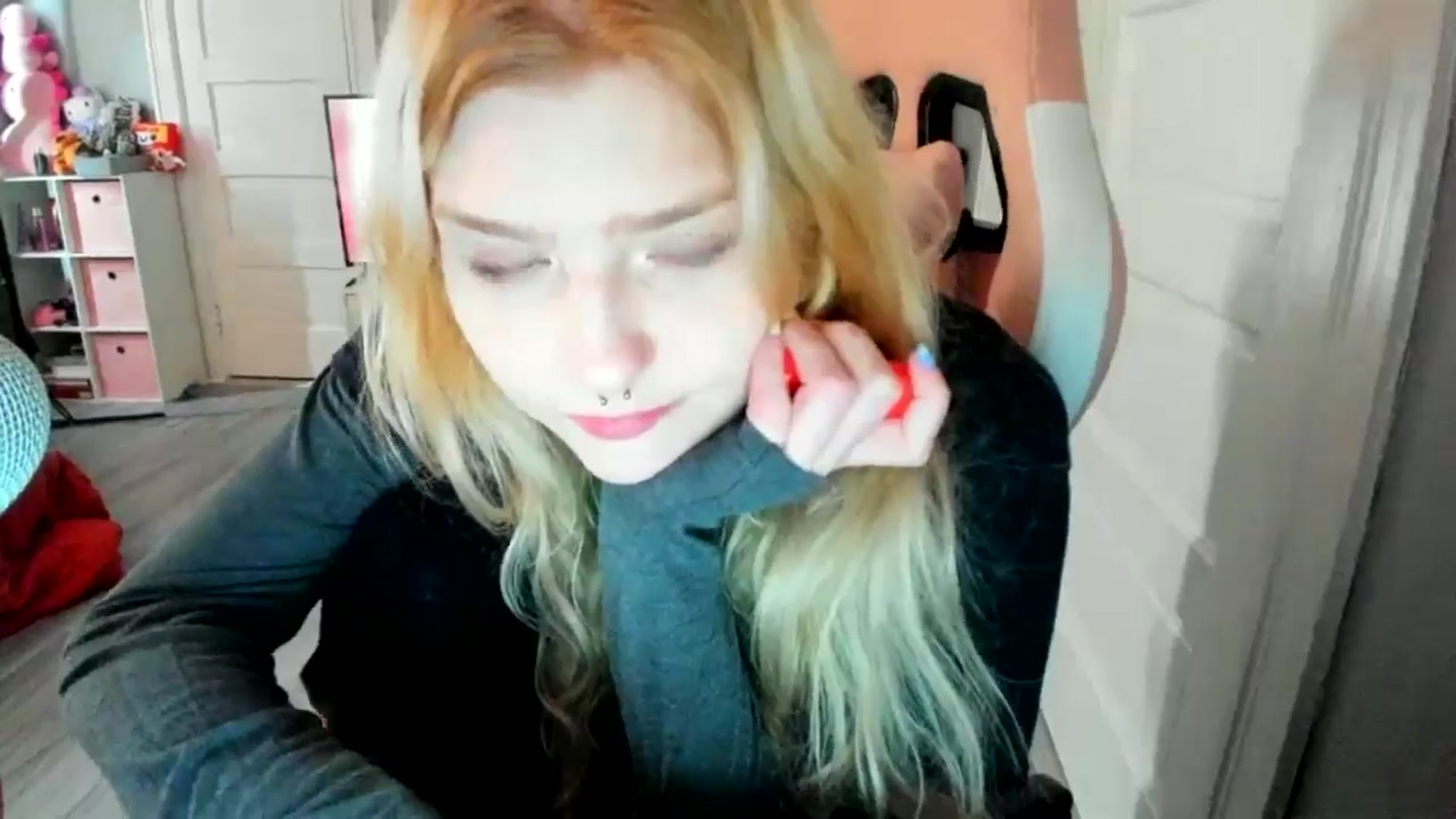 Gallery image thumbnail from DuckChan0's myfreecams stream on, 03/05/2026, 18:09 image 5 of 20
