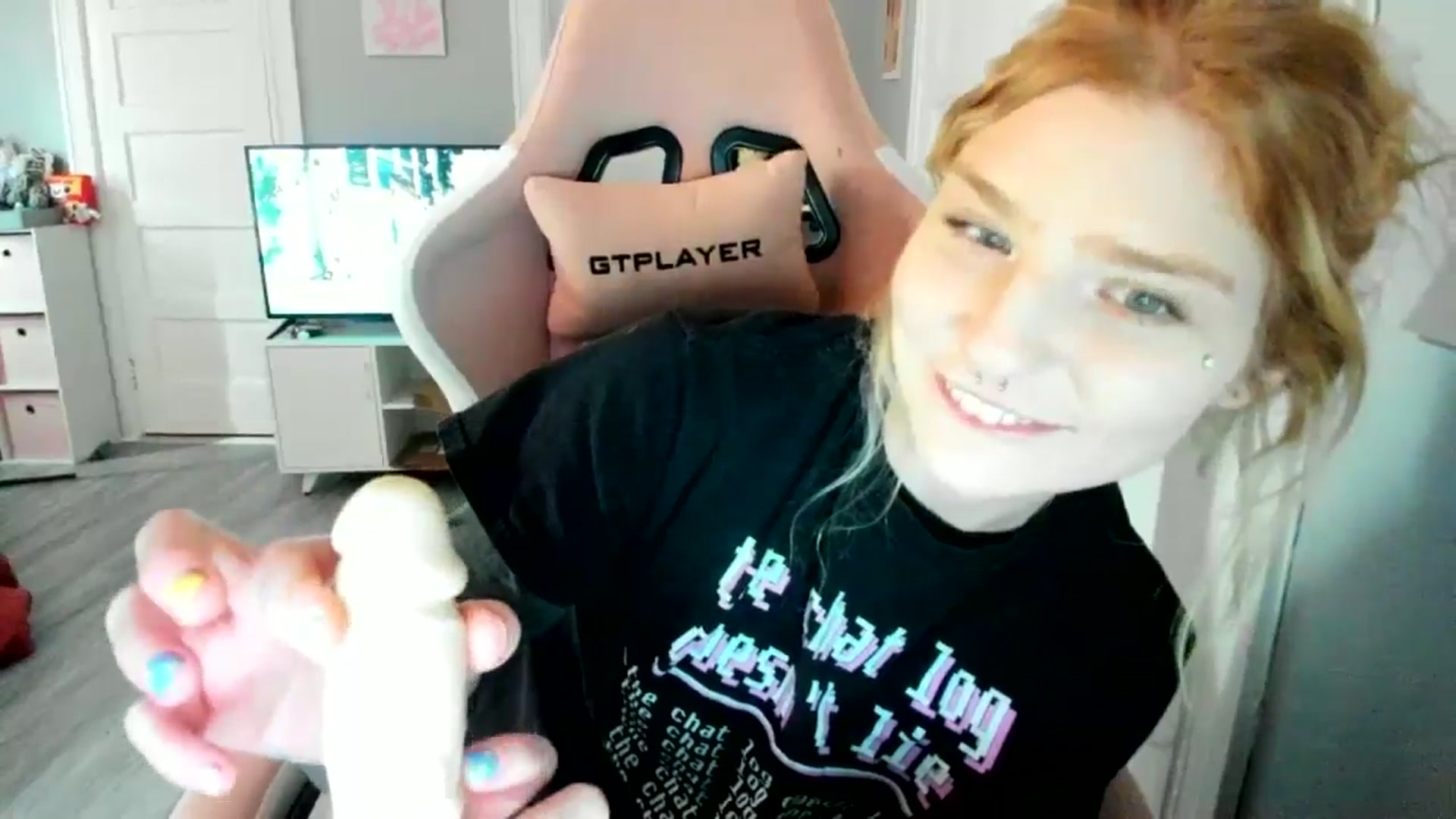 Gallery image thumbnail from DuckChan0's myfreecams stream on, 03/05/2026, 18:09 image 15 of 20