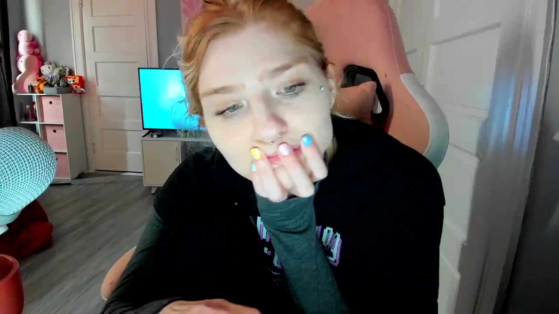 Gallery image thumbnail from DuckChan0's myfreecams stream on, 03/05/2026, 18:09 image 6 of 20