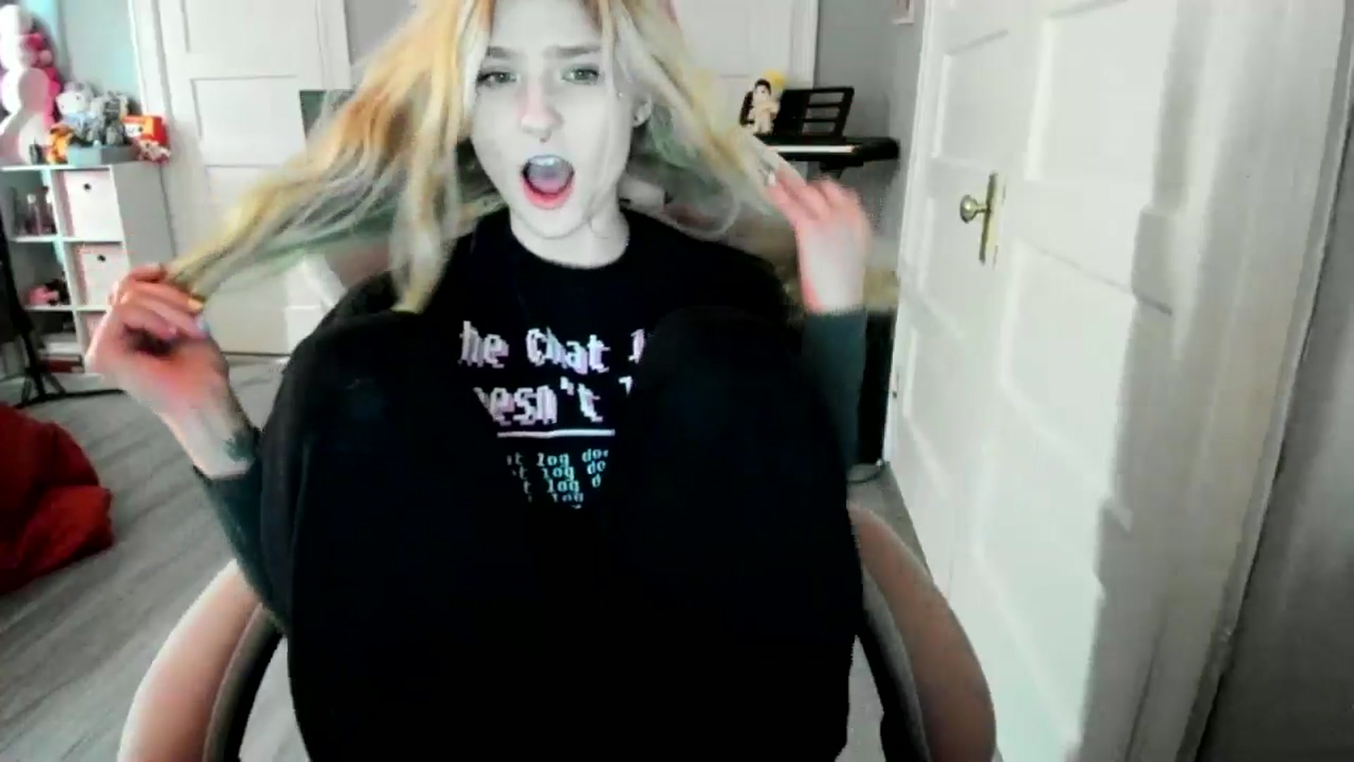 Gallery image thumbnail from DuckChan0's myfreecams stream on, 03/05/2026, 18:09 image 4 of 20