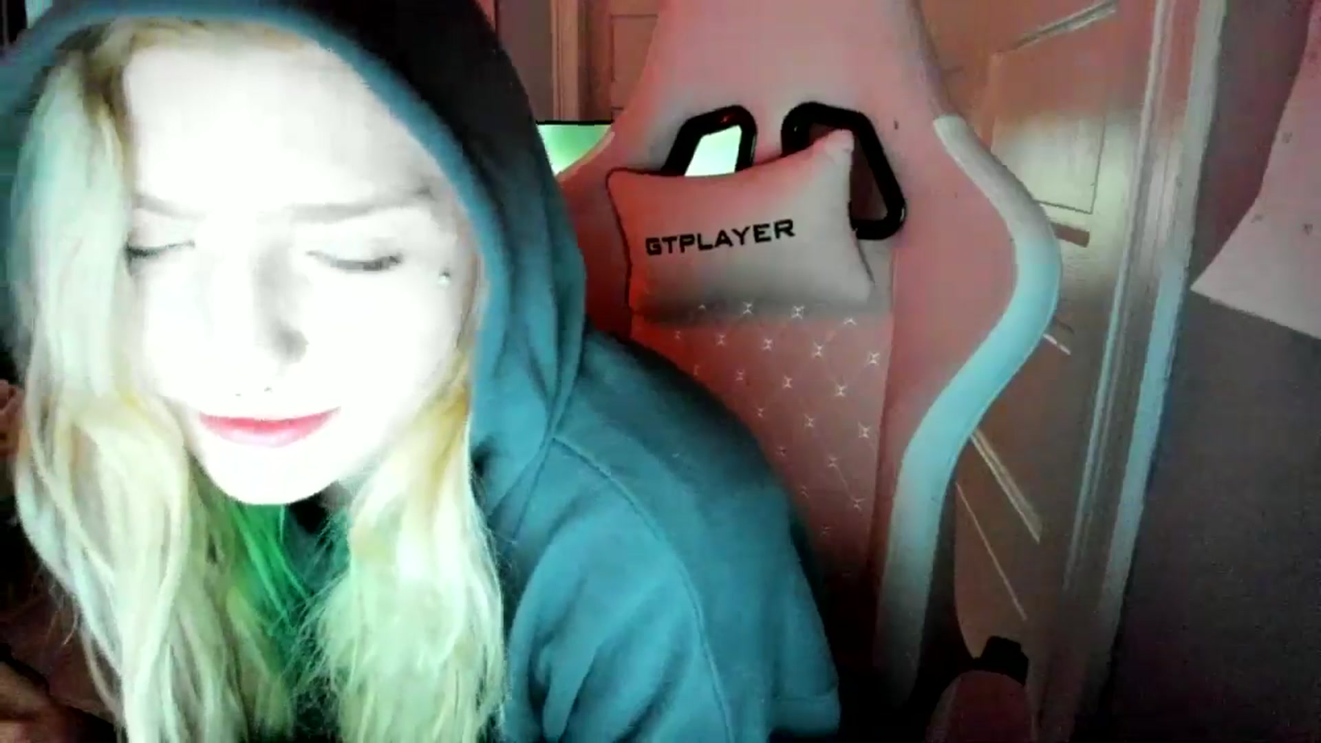 Gallery image thumbnail from DuckChan0's myfreecams stream on, 03/07/2026, 21:23 image 6 of 20