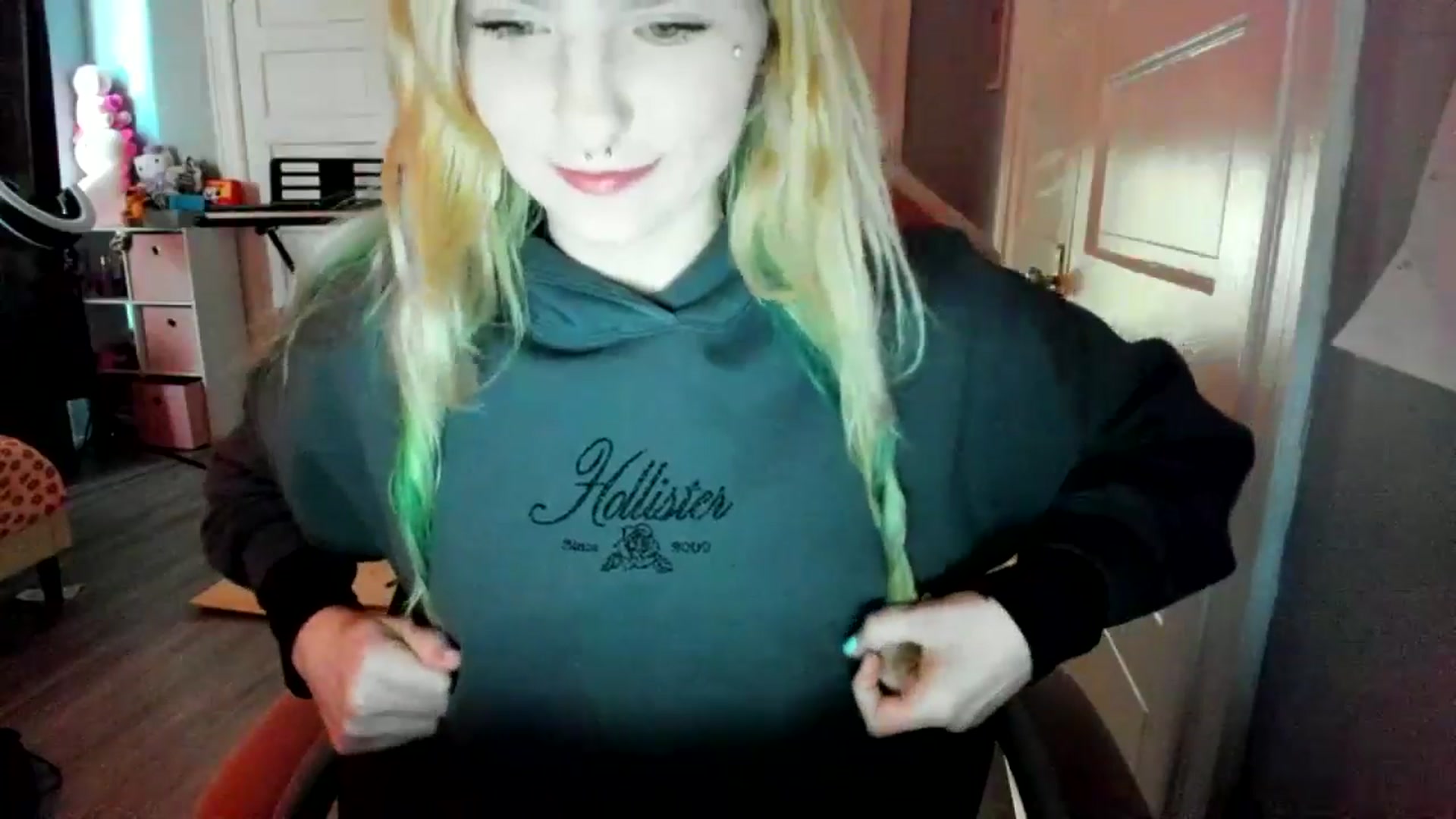 Gallery image thumbnail from DuckChan0's myfreecams stream on, 03/07/2026, 21:23 image 5 of 20