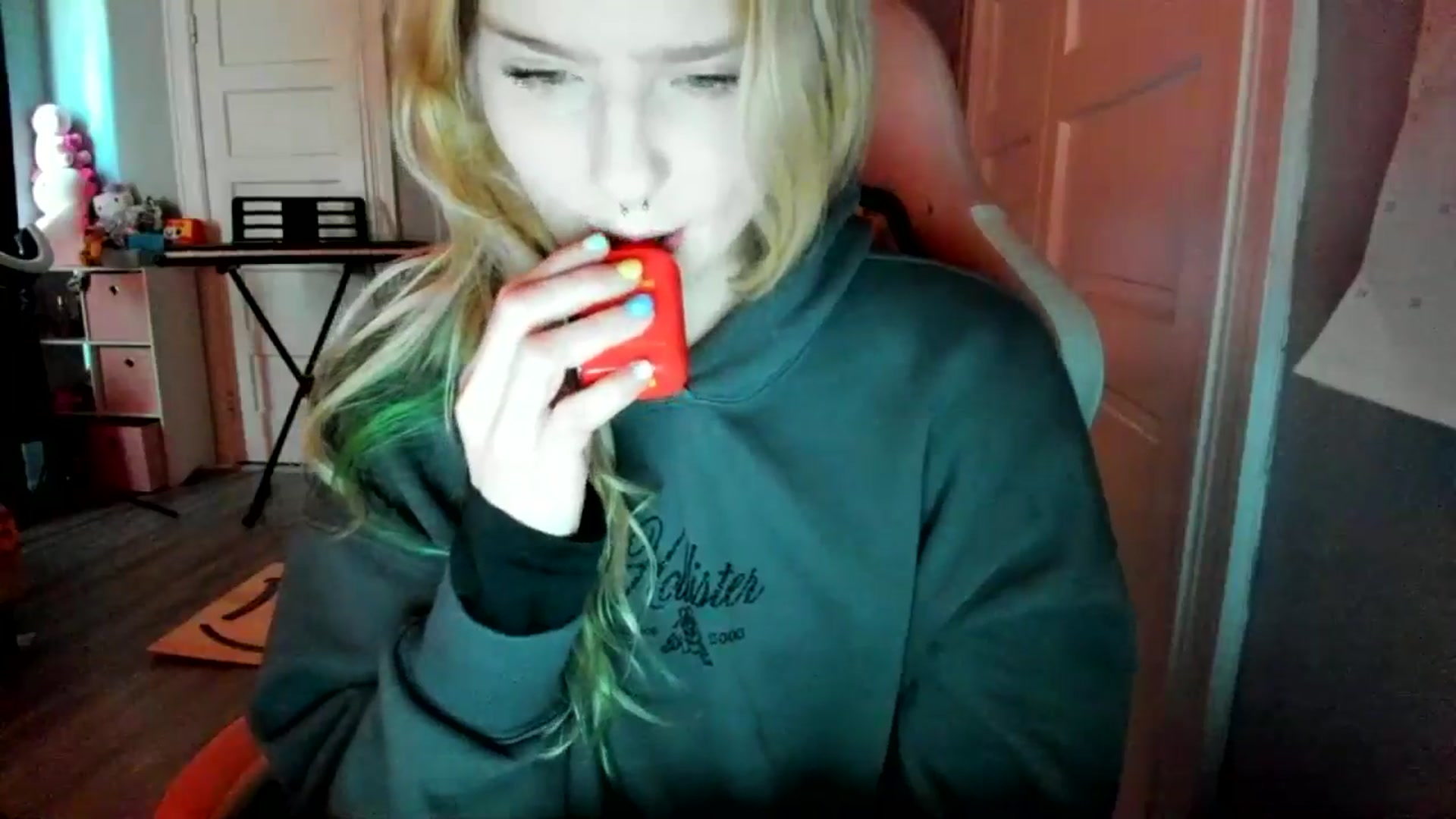 Gallery image thumbnail from DuckChan0's myfreecams stream on, 03/07/2026, 21:23 image 13 of 20