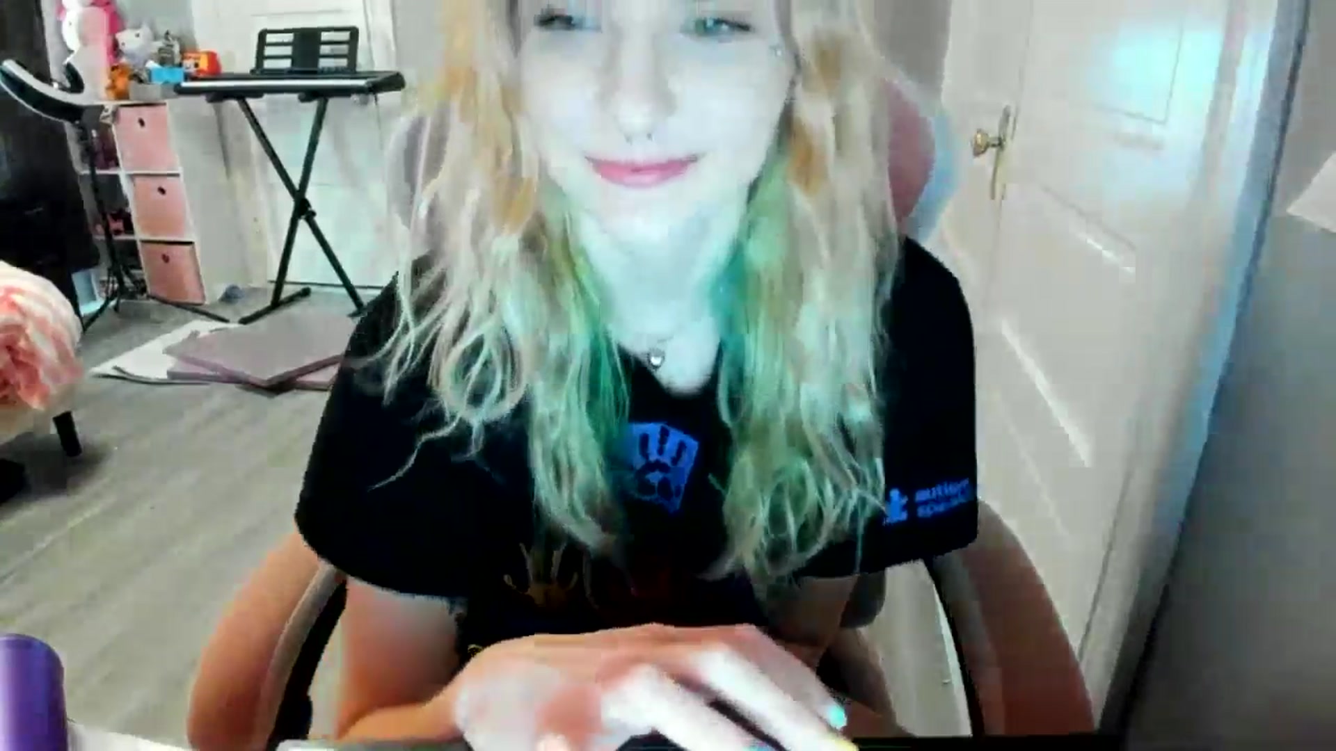 Gallery image thumbnail from DuckChan0's myfreecams stream on, 03/08/2026, 14:48 image 15 of 20