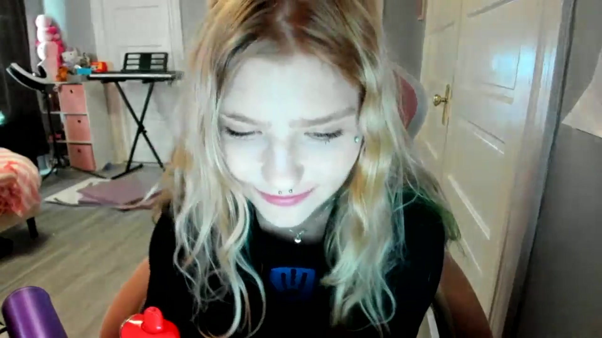 Gallery image thumbnail from DuckChan0's myfreecams stream on, 03/08/2026, 14:48 image 14 of 20