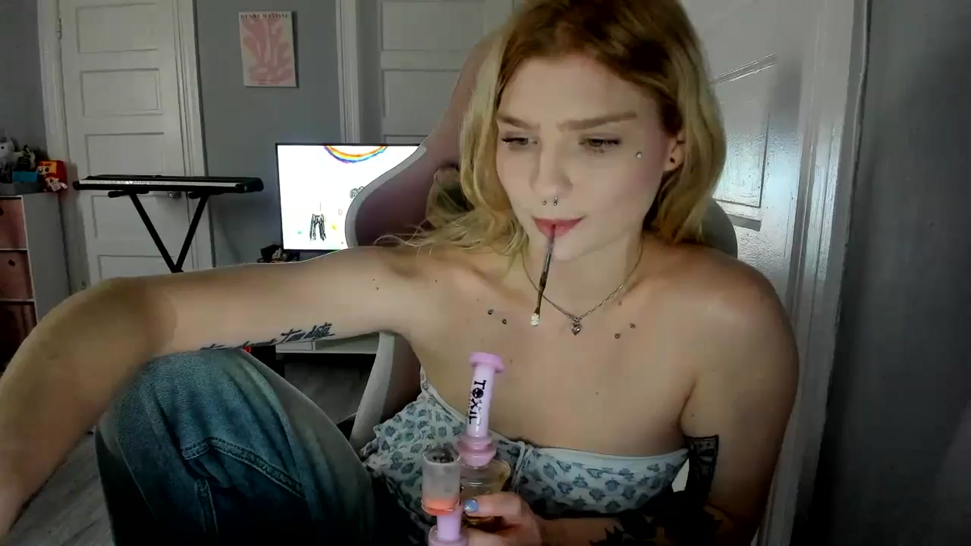 Gallery image thumbnail from DuckChan0's myfreecams stream on, 03/09/2026, 17:16 image 14 of 20