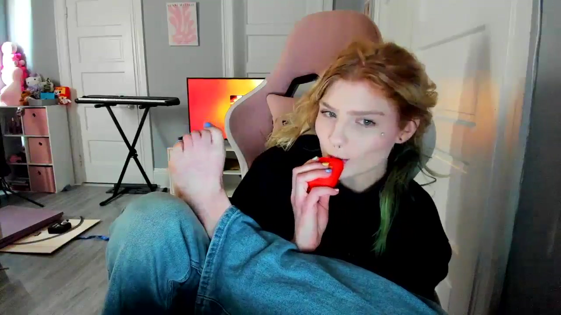 Gallery image thumbnail from DuckChan0's myfreecams stream on, 03/09/2026, 17:16 image 5 of 20