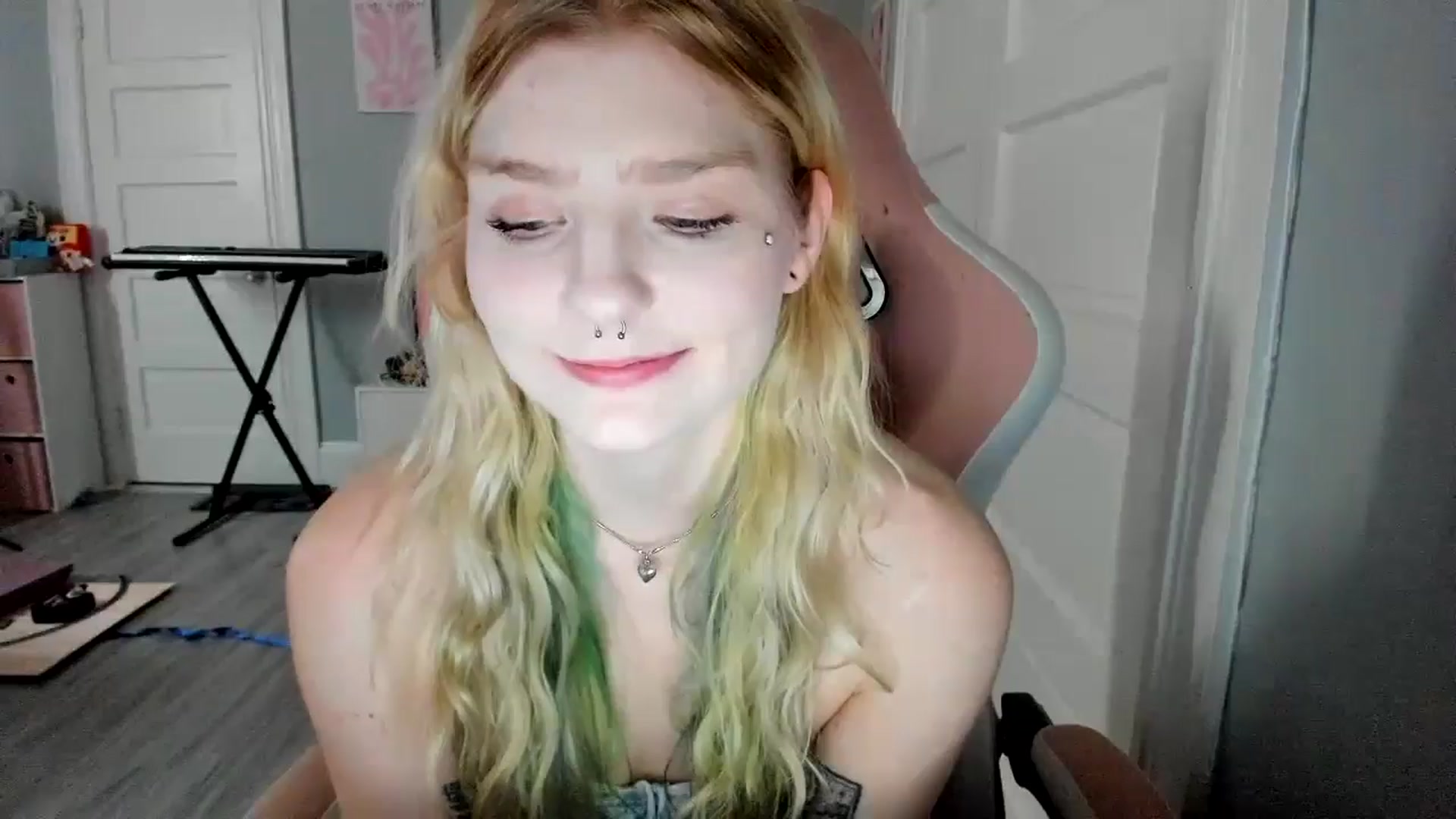 Gallery image thumbnail from DuckChan0's myfreecams stream on, 03/09/2026, 17:16 image 19 of 20