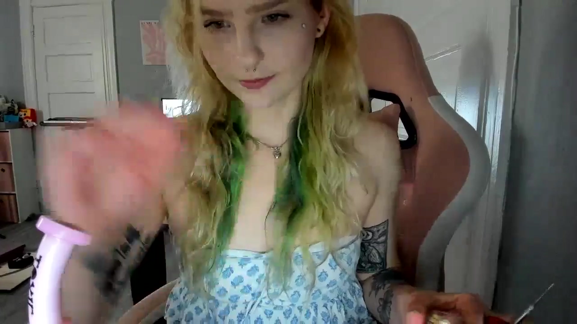 Gallery image thumbnail from DuckChan0's myfreecams stream on, 03/09/2026, 17:16 image 13 of 20