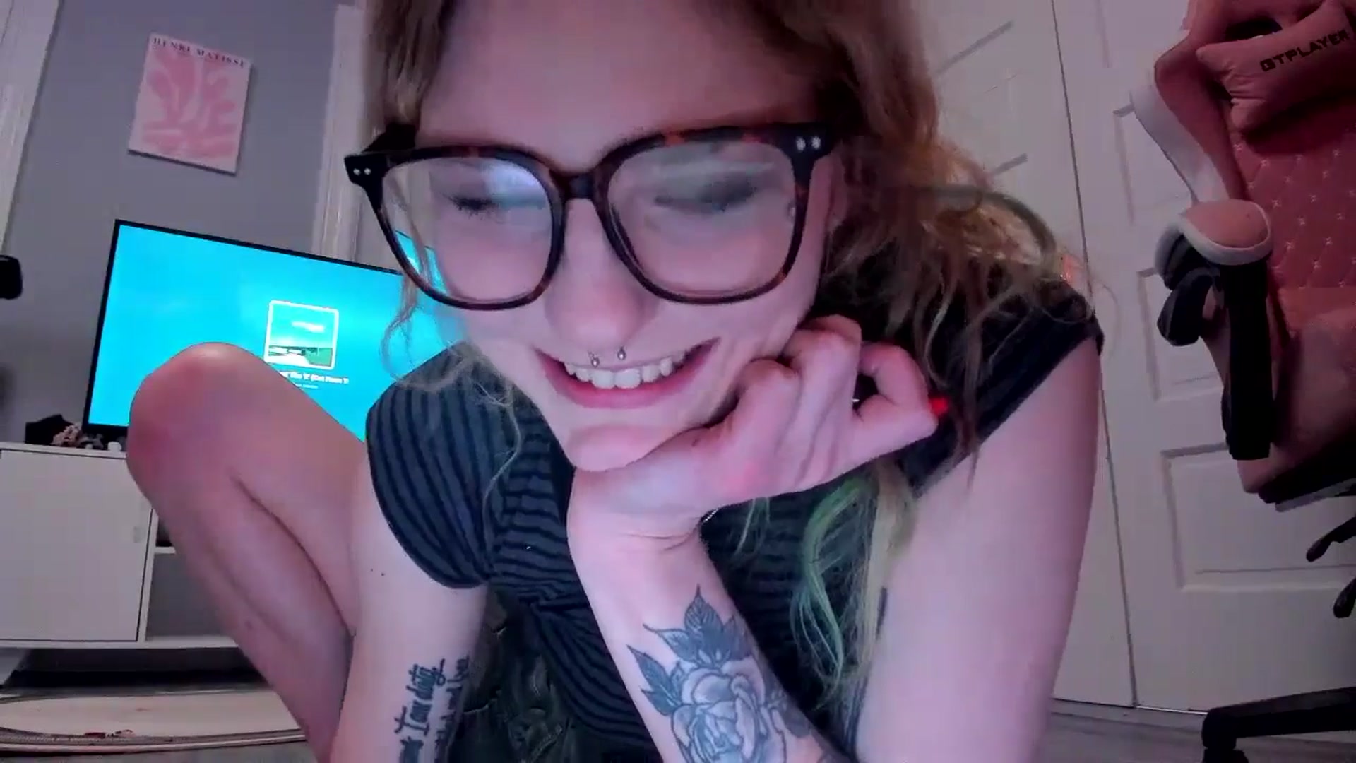 Gallery image thumbnail from DuckChan0's myfreecams stream on, 03/10/2026, 16:42 image 13 of 20
