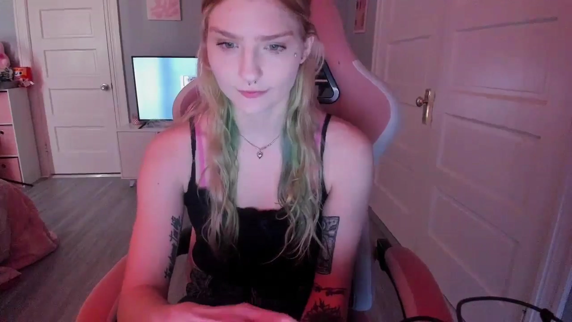 Gallery image thumbnail from DuckChan0's myfreecams stream on, 03/11/2026, 14:31 image 8 of 20