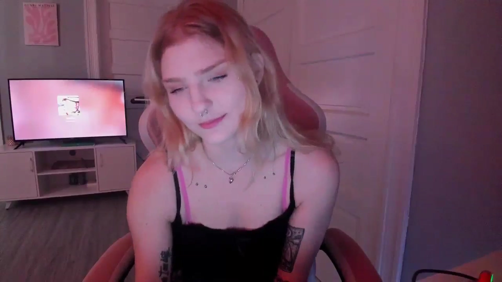 Gallery image thumbnail from DuckChan0's myfreecams stream on, 03/11/2026, 14:31 image 2 of 20